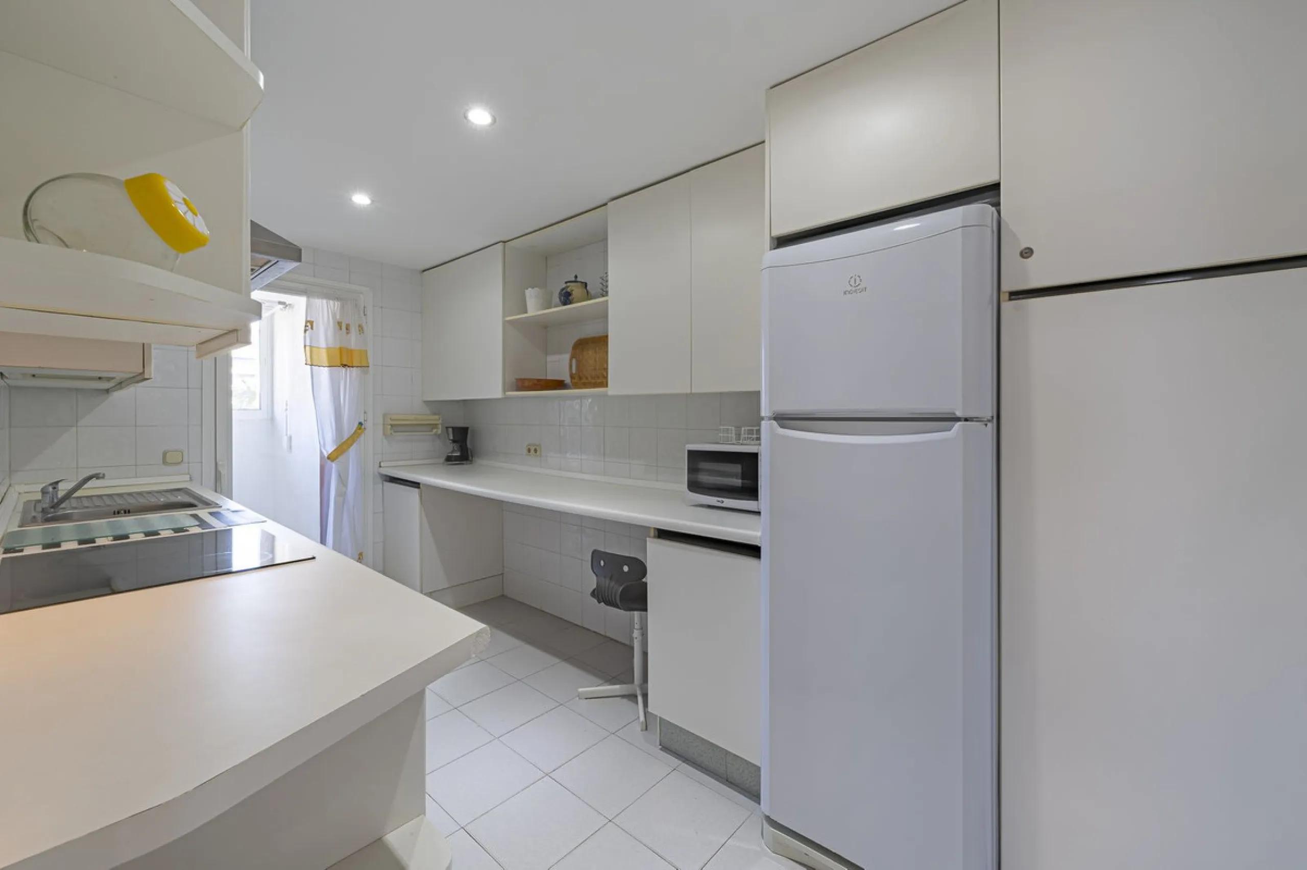 We present this fabulous flat in a premium location.