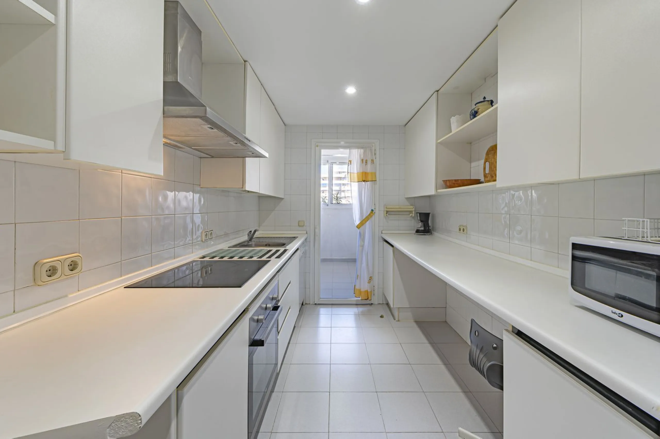 We present this fabulous flat in a premium location.