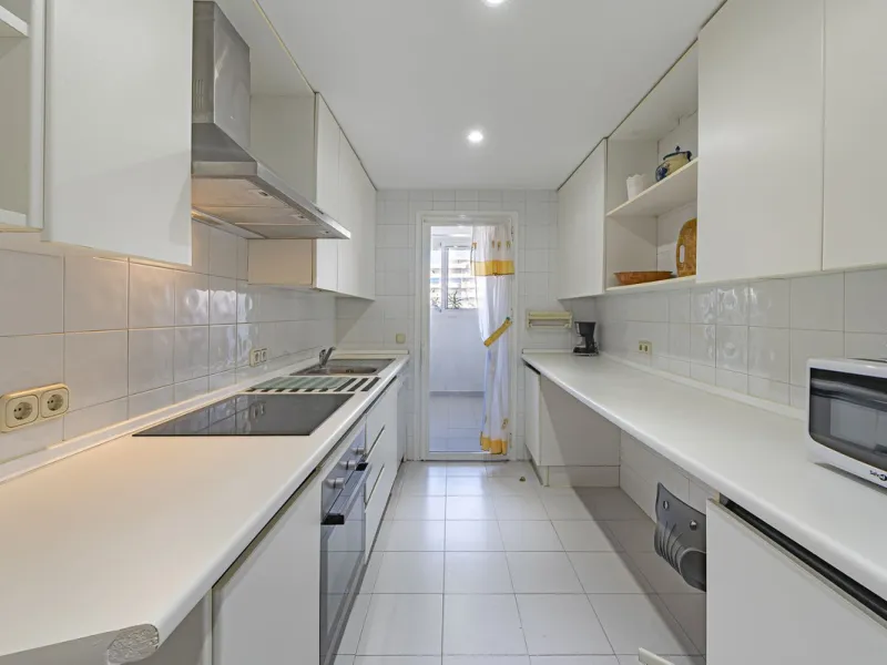 We present this fabulous flat in a premium location.