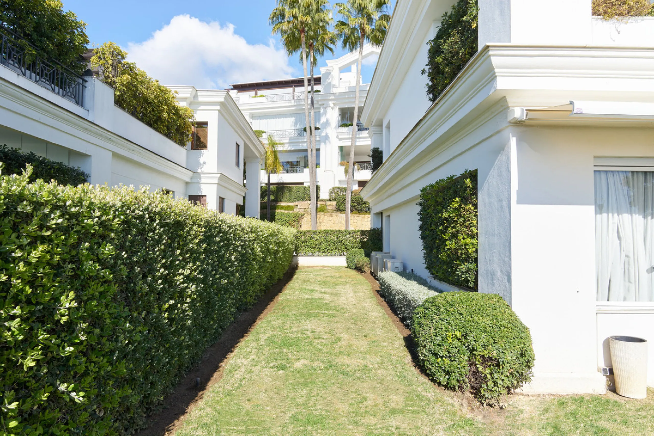 Situated in the prestigious Doncella Beach area, Estepona, this exquisite ground floor apartment offers an unparalleled blend of luxury and convenience. Boasting a prime front-line beach location, the property provides direct access to the sea and is with