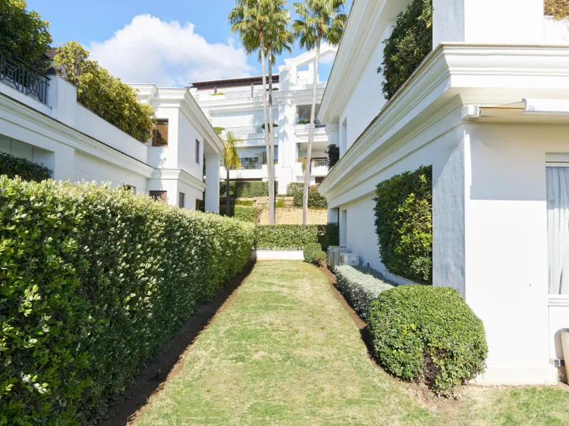 Situated in the prestigious Doncella Beach area, Estepona, this exquisite ground floor apartment offers an unparalleled blend of luxury and convenience. Boasting a prime front-line beach location, the property provides direct access to the sea and is with