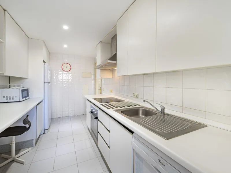 We present this fabulous flat in a premium location.