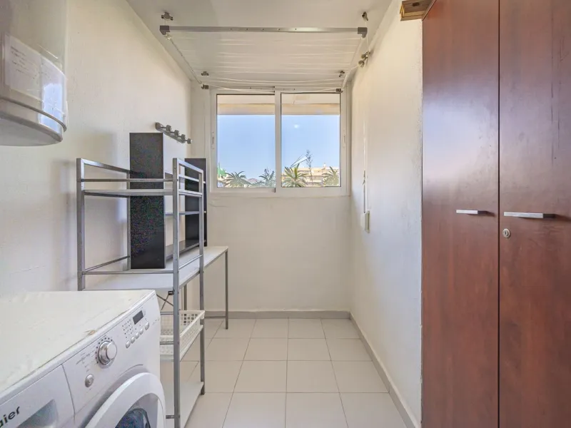 We present this fabulous flat in a premium location.