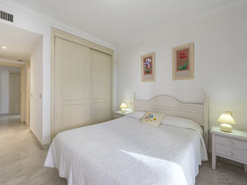 We present this fabulous flat in a premium location.