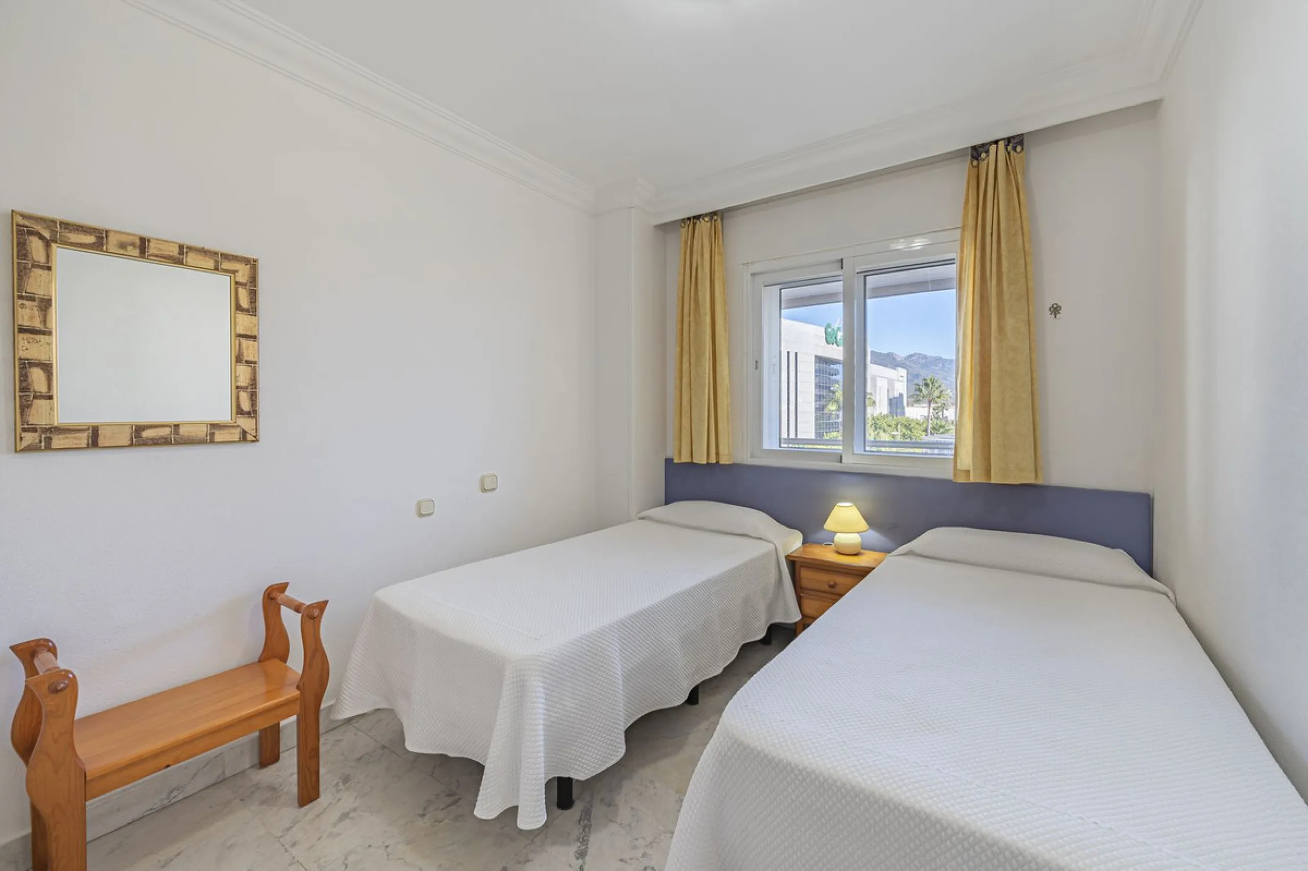 We present this fabulous flat in a premium location.