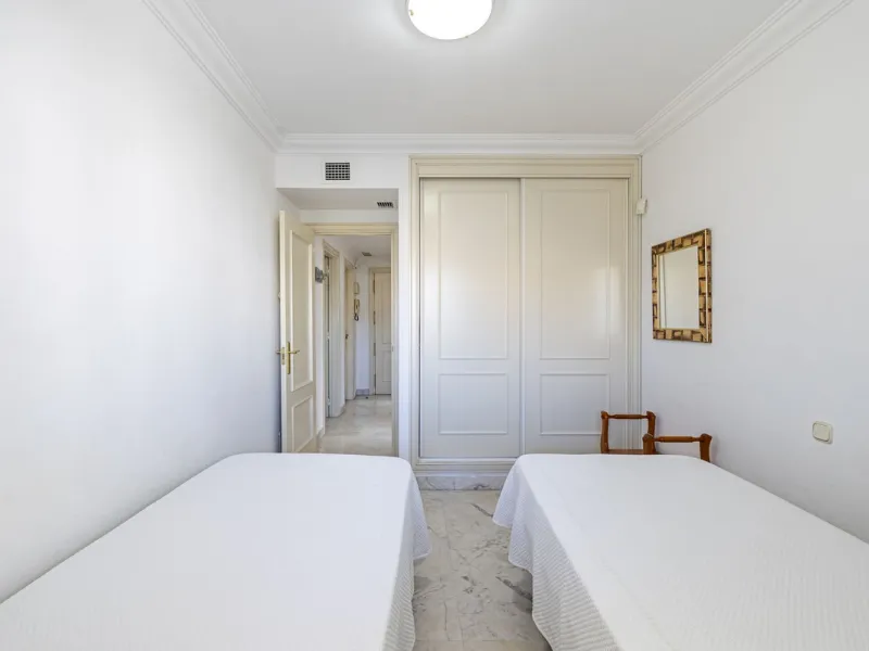 We present this fabulous flat in a premium location.
