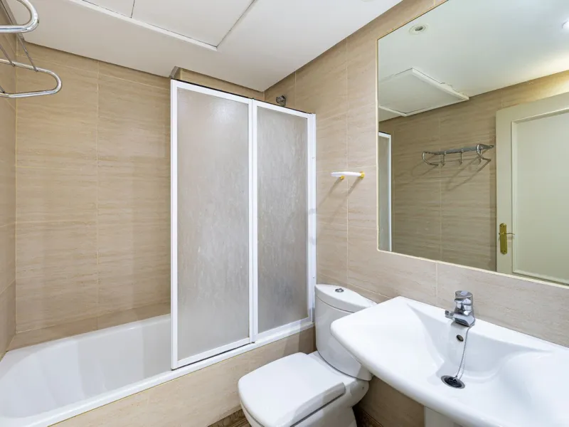 We present this fabulous flat in a premium location.