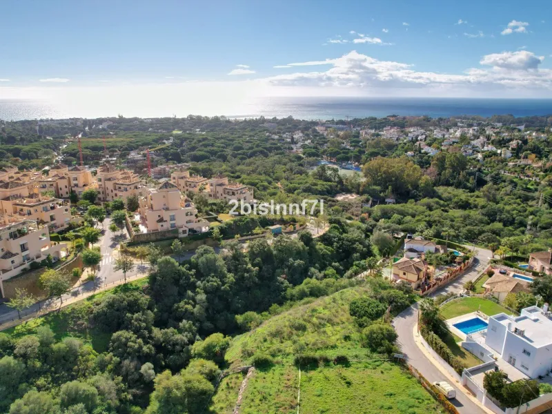 Large (1.620m2) Bulding PLOT in central Elviria walking distance to commercial center beach and restaurants with sunny position and some sea views