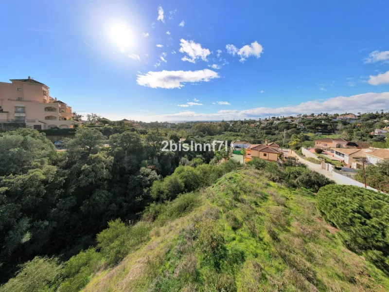 Large (1.620m2) Bulding PLOT in central Elviria walking distance to commercial center beach and restaurants with sunny position and some sea views