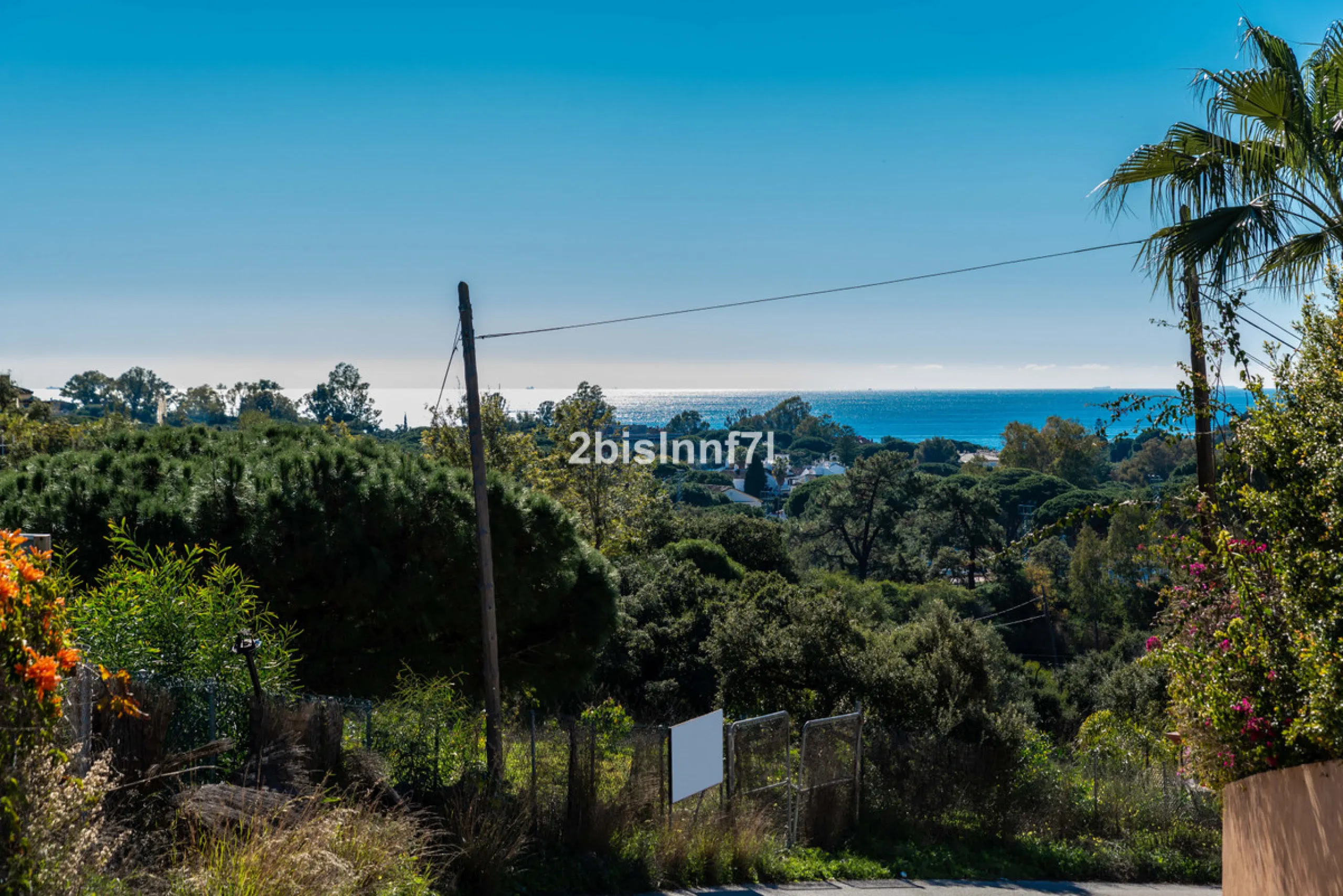 Large (1.620m2) Bulding PLOT in central Elviria walking distance to commercial center beach and restaurants with sunny position and some sea views