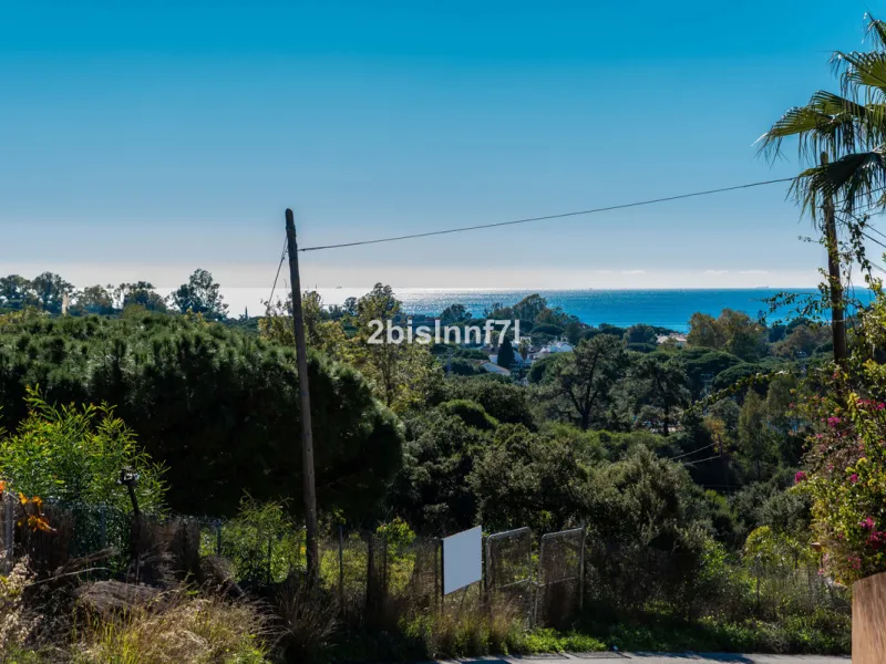 Large (1.620m2) Bulding PLOT in central Elviria walking distance to commercial center beach and restaurants with sunny position and some sea views