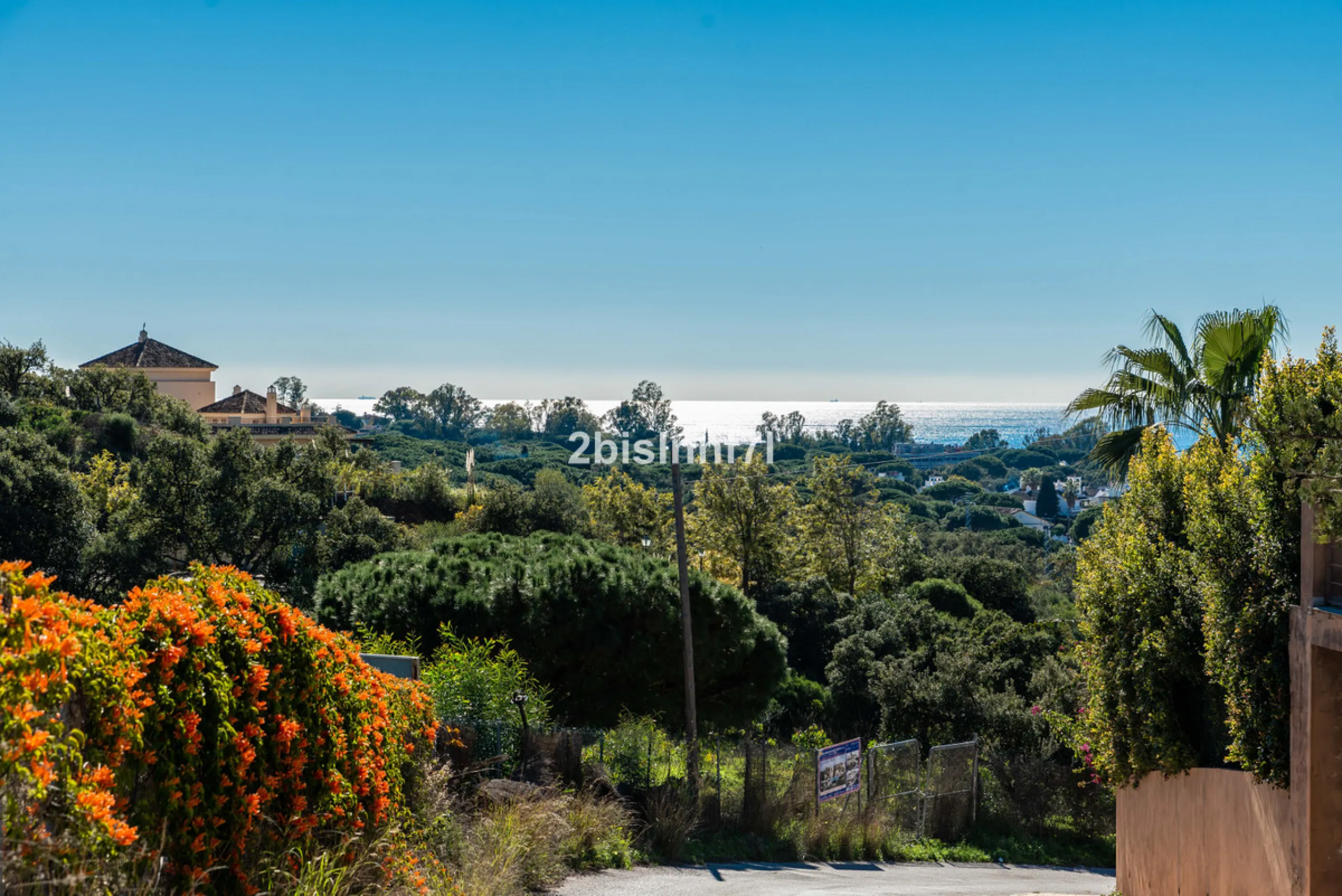 Large (1.620m2) Bulding PLOT in central Elviria walking distance to commercial center beach and restaurants with sunny position and some sea views
