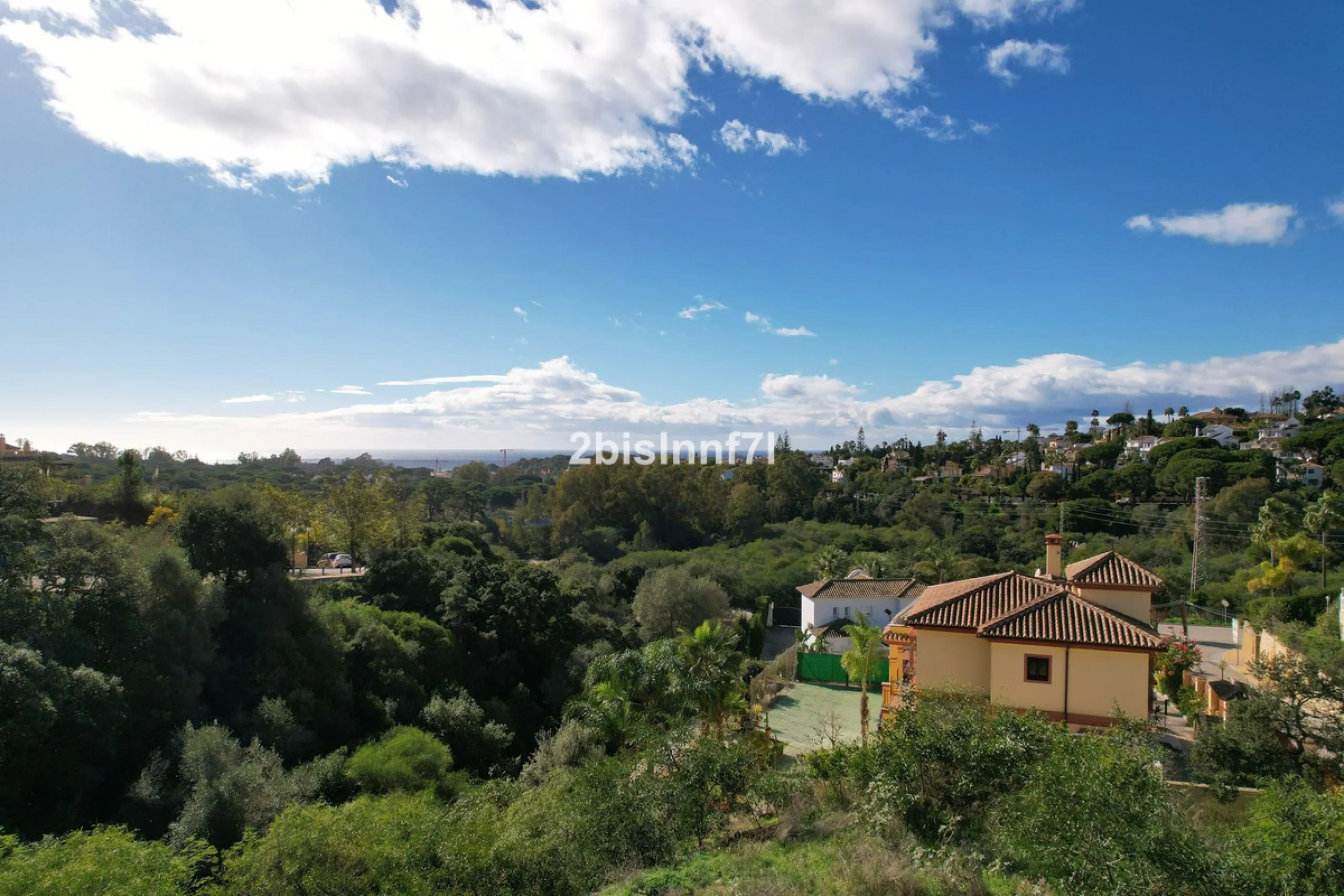 Large (1.620m2) Bulding PLOT in central Elviria walking distance to commercial center beach and restaurants with sunny position and some sea views