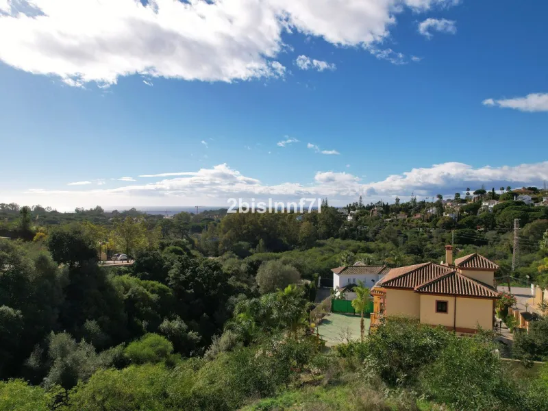 Large (1.620m2) Bulding PLOT in central Elviria walking distance to commercial center beach and restaurants with sunny position and some sea views
