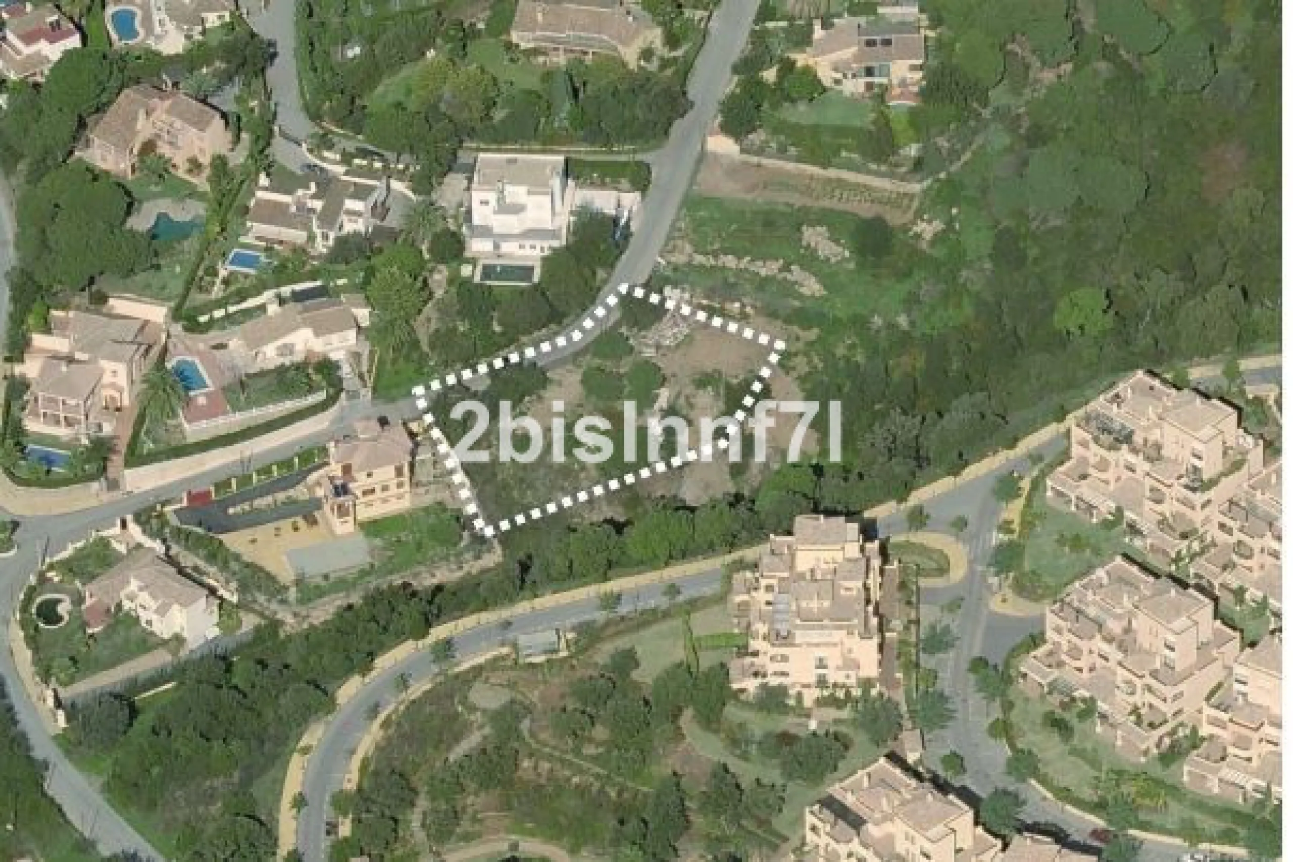 Large (1.620m2) Bulding PLOT in central Elviria walking distance to commercial center beach and restaurants with sunny position and some sea views
