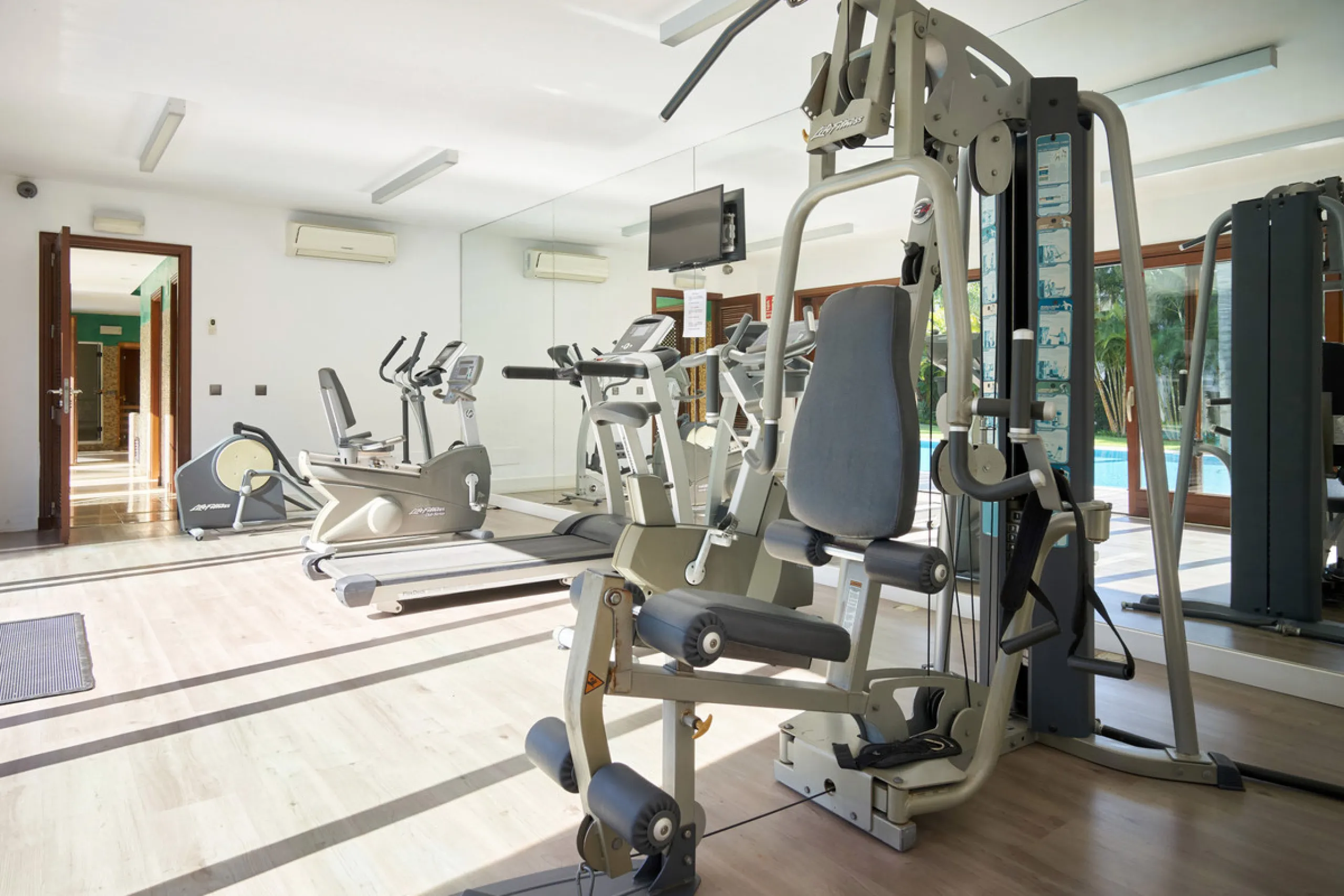 Situated in the prestigious Doncella Beach area, Estepona, this exquisite ground floor apartment offers an unparalleled blend of luxury and convenience. Boasting a prime front-line beach location, the property provides direct access to the sea and is with