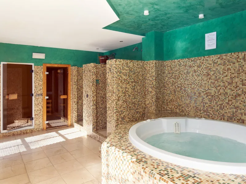 Situated in the prestigious Doncella Beach area, Estepona, this exquisite ground floor apartment offers an unparalleled blend of luxury and convenience. Boasting a prime front-line beach location, the property provides direct access to the sea and is with