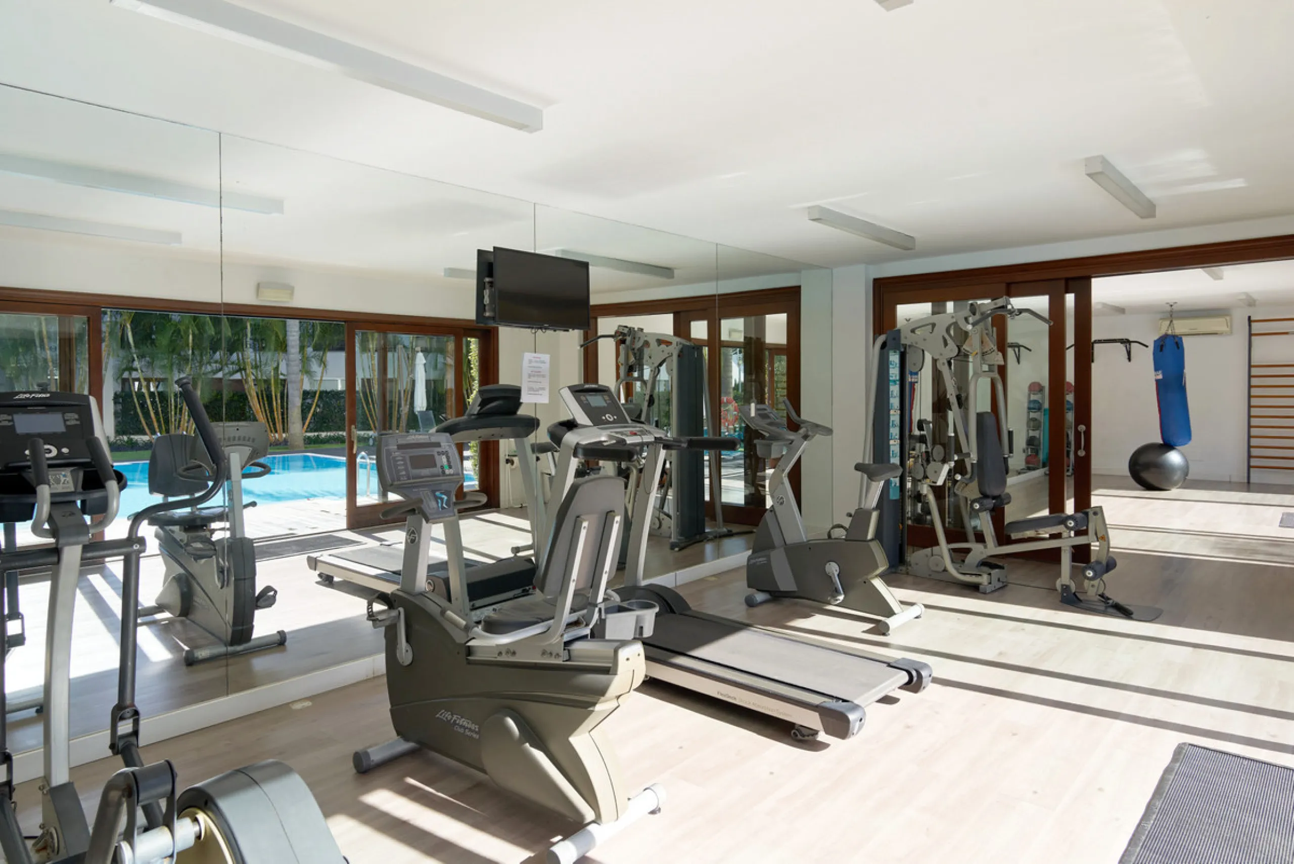 Situated in the prestigious Doncella Beach area, Estepona, this exquisite ground floor apartment offers an unparalleled blend of luxury and convenience. Boasting a prime front-line beach location, the property provides direct access to the sea and is with
