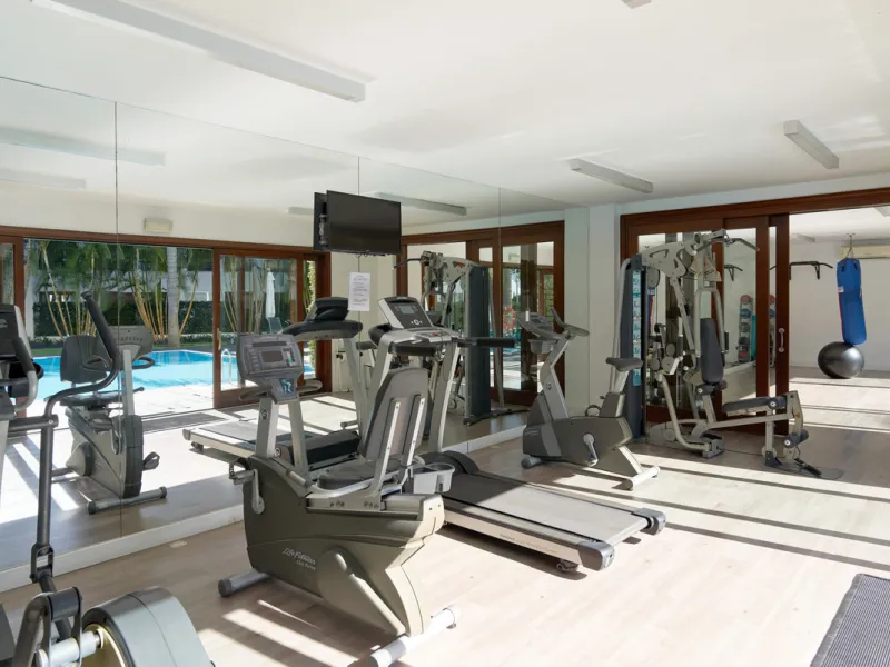 Situated in the prestigious Doncella Beach area, Estepona, this exquisite ground floor apartment offers an unparalleled blend of luxury and convenience. Boasting a prime front-line beach location, the property provides direct access to the sea and is with