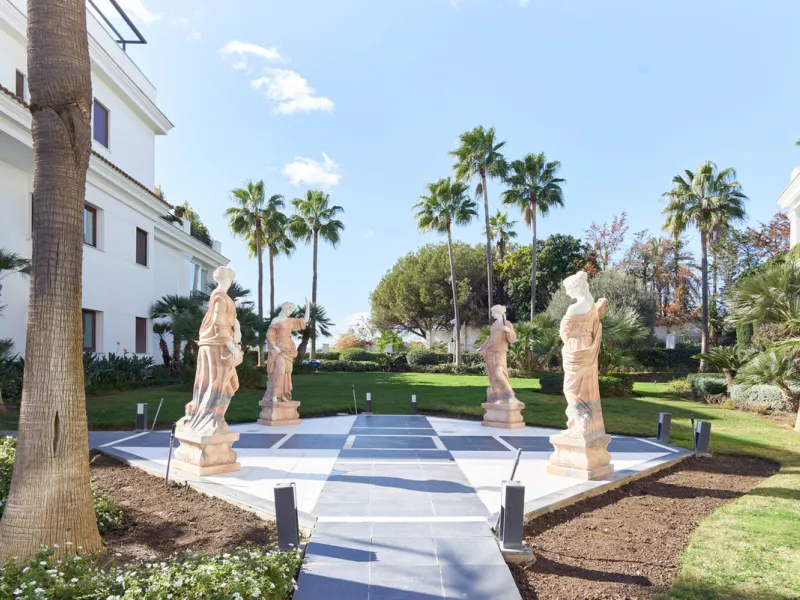 Situated in the prestigious Doncella Beach area, Estepona, this exquisite ground floor apartment offers an unparalleled blend of luxury and convenience. Boasting a prime front-line beach location, the property provides direct access to the sea and is with