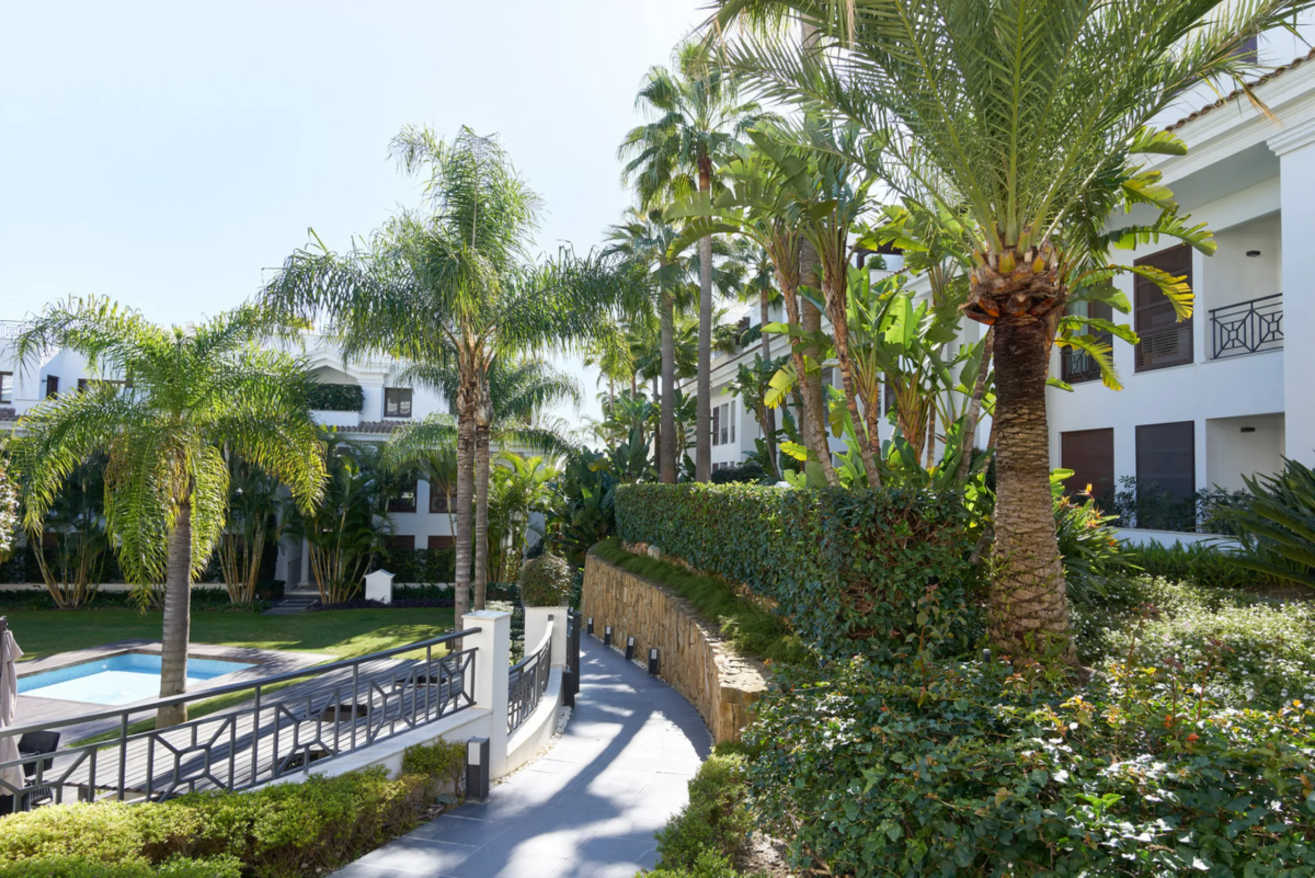 Situated in the prestigious Doncella Beach area, Estepona, this exquisite ground floor apartment offers an unparalleled blend of luxury and convenience. Boasting a prime front-line beach location, the property provides direct access to the sea and is with