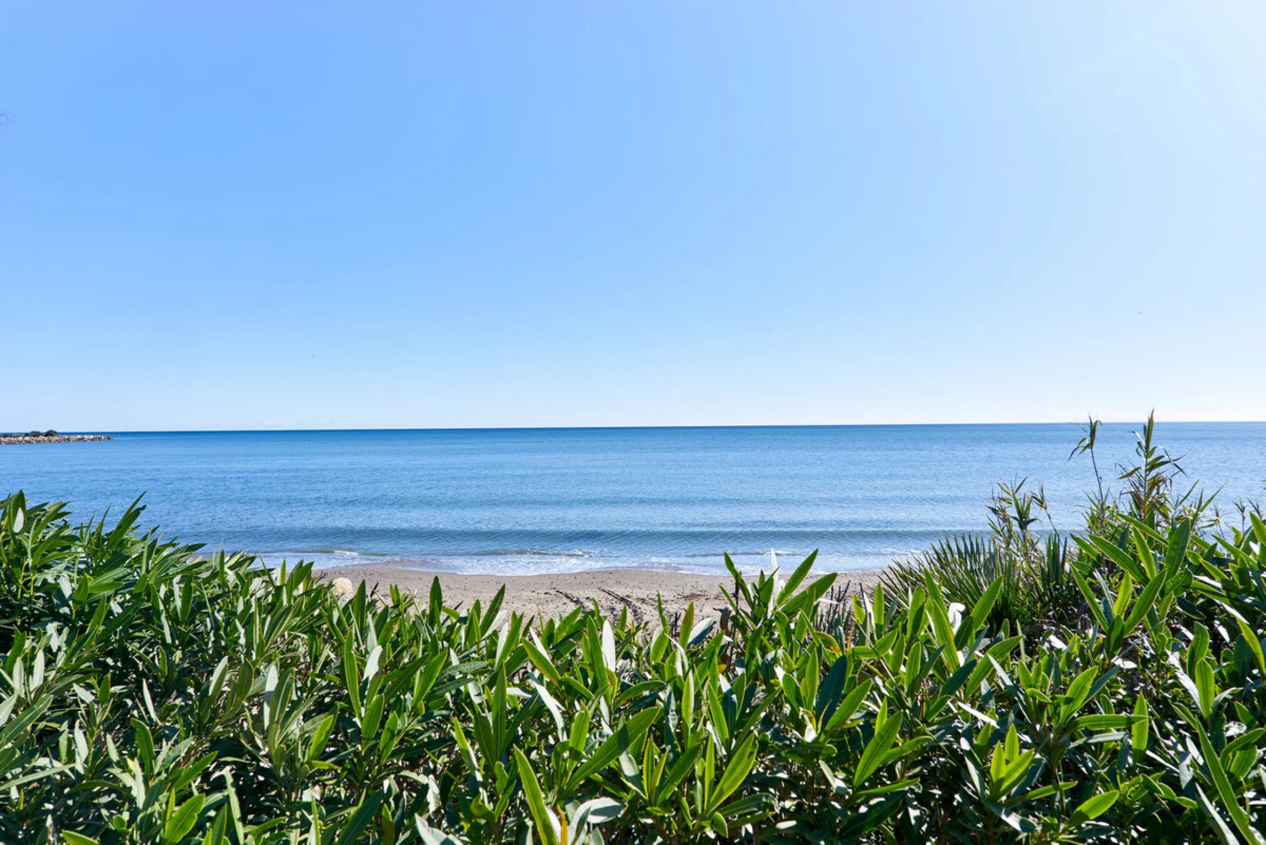 Situated in the prestigious Doncella Beach area, Estepona, this exquisite ground floor apartment offers an unparalleled blend of luxury and convenience. Boasting a prime front-line beach location, the property provides direct access to the sea and is with