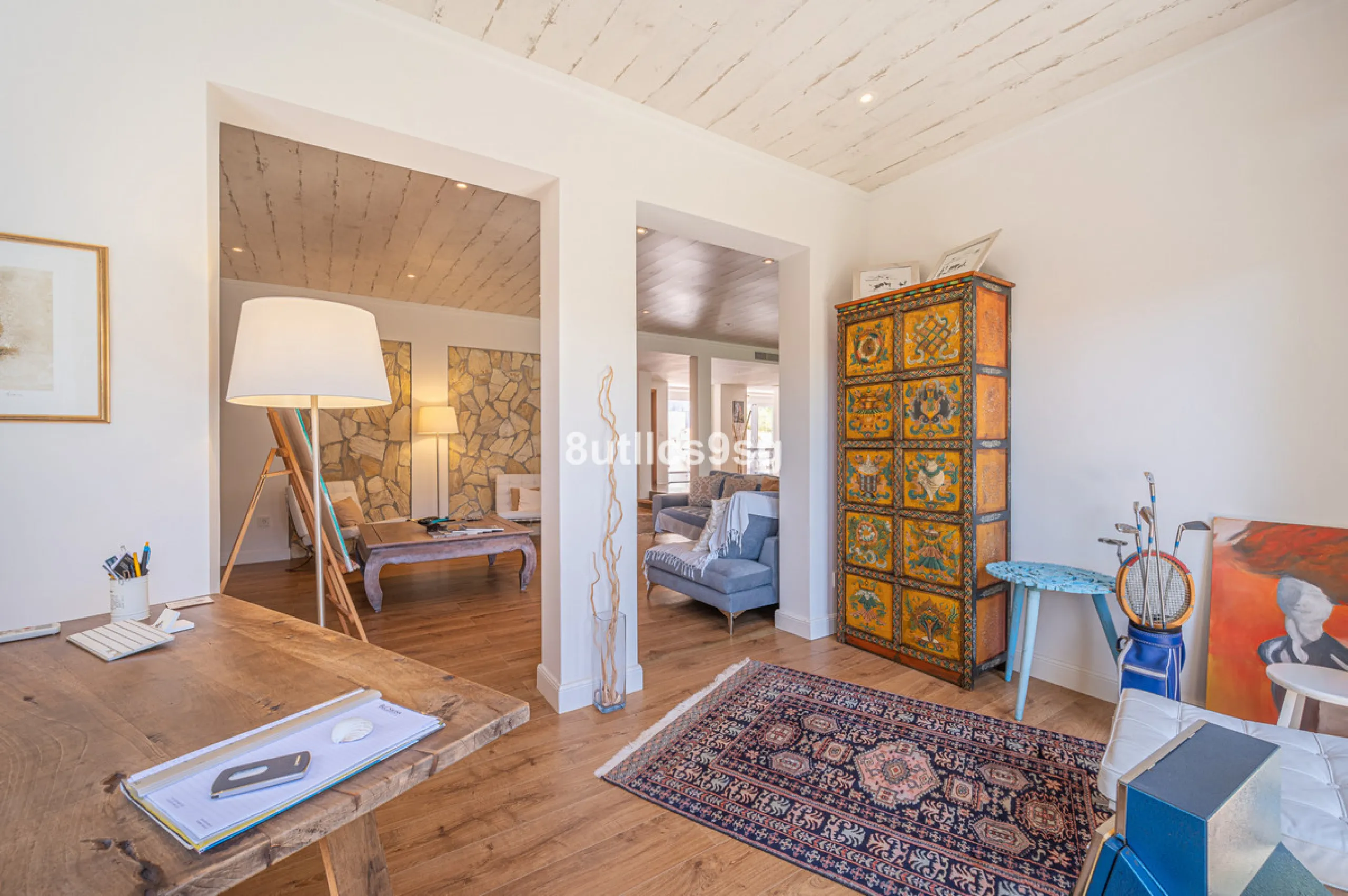 Recently renovated villa, located in a gated and guarded urbanization, in the Las Brisas Golf area, in Nueva Andalucía, Marbella, with a lot of character and personality.