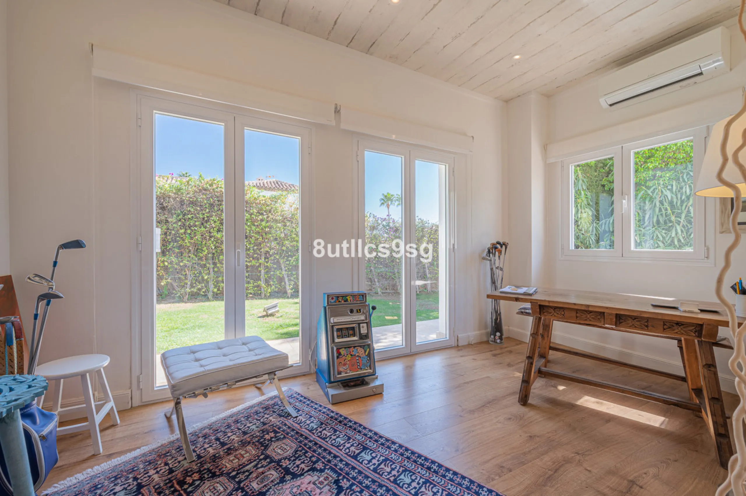 Recently renovated villa, located in a gated and guarded urbanization, in the Las Brisas Golf area, in Nueva Andalucía, Marbella, with a lot of character and personality.
