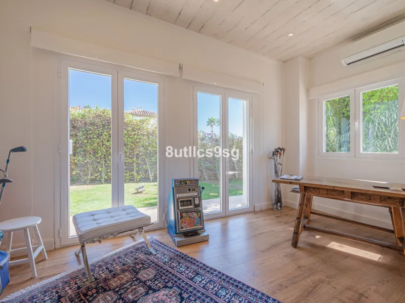 Recently renovated villa, located in a gated and guarded urbanization, in the Las Brisas Golf area, in Nueva Andalucía, Marbella, with a lot of character and personality.