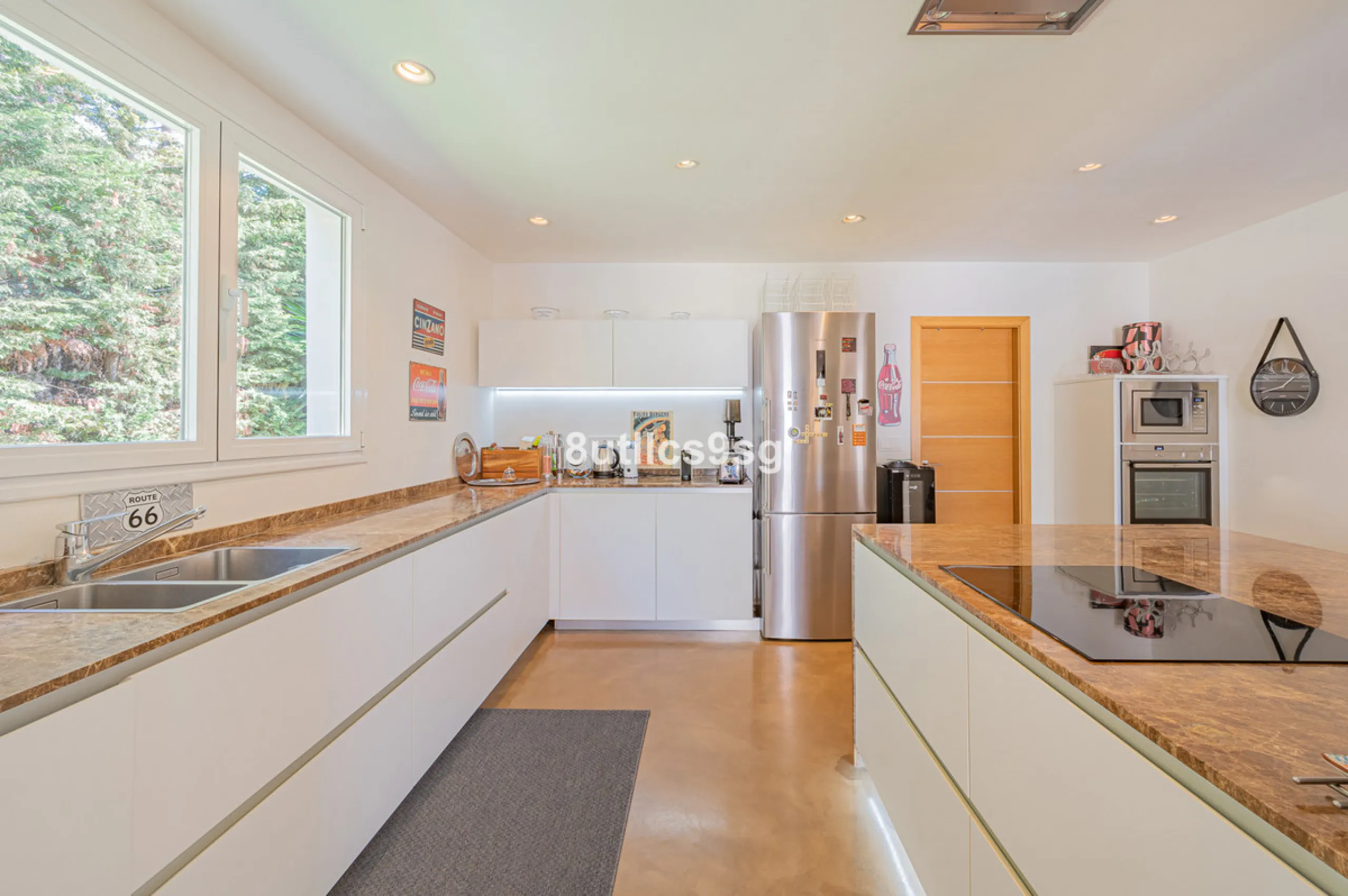 Recently renovated villa, located in a gated and guarded urbanization, in the Las Brisas Golf area, in Nueva Andalucía, Marbella, with a lot of character and personality.