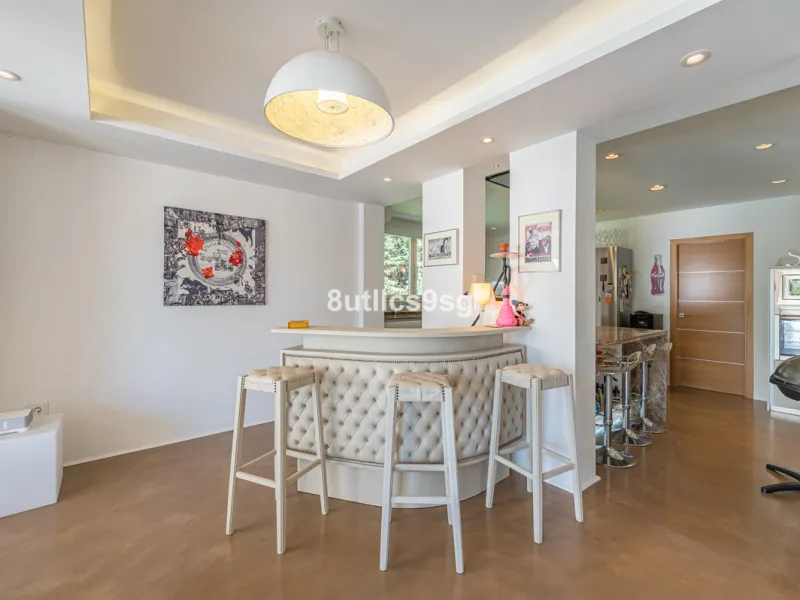 Recently renovated villa, located in a gated and guarded urbanization, in the Las Brisas Golf area, in Nueva Andalucía, Marbella, with a lot of character and personality.