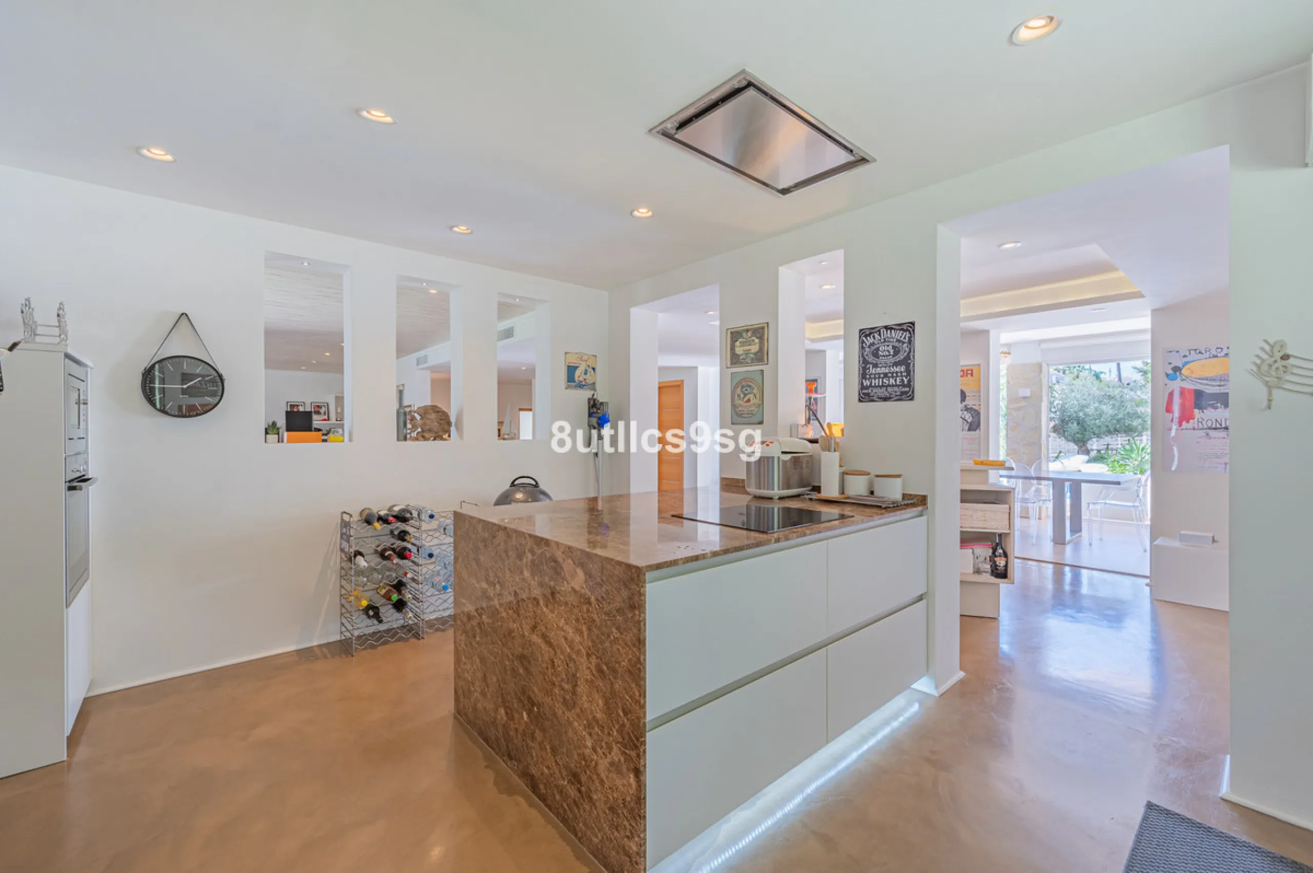 Recently renovated villa, located in a gated and guarded urbanization, in the Las Brisas Golf area, in Nueva Andalucía, Marbella, with a lot of character and personality.