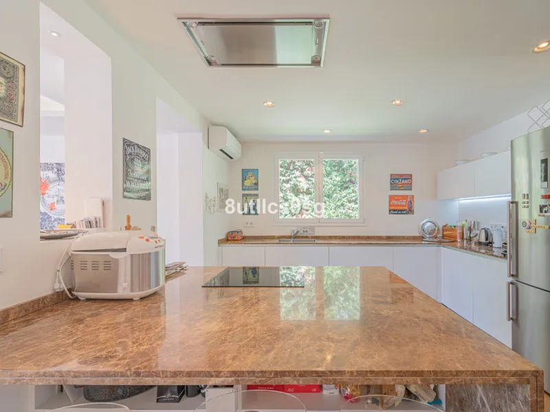 Recently renovated villa, located in a gated and guarded urbanization, in the Las Brisas Golf area, in Nueva Andalucía, Marbella, with a lot of character and personality.