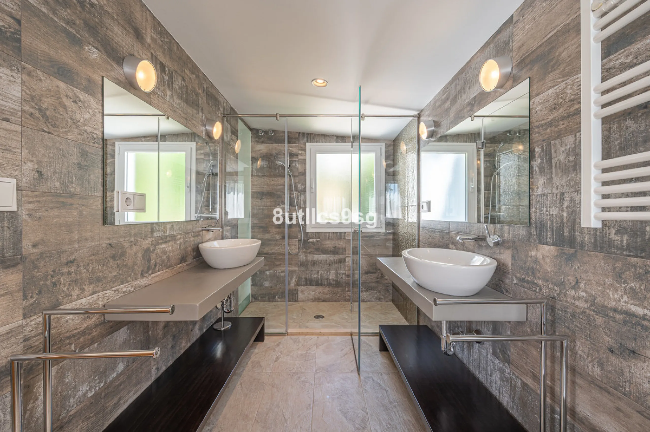 Recently renovated villa, located in a gated and guarded urbanization, in the Las Brisas Golf area, in Nueva Andalucía, Marbella, with a lot of character and personality.