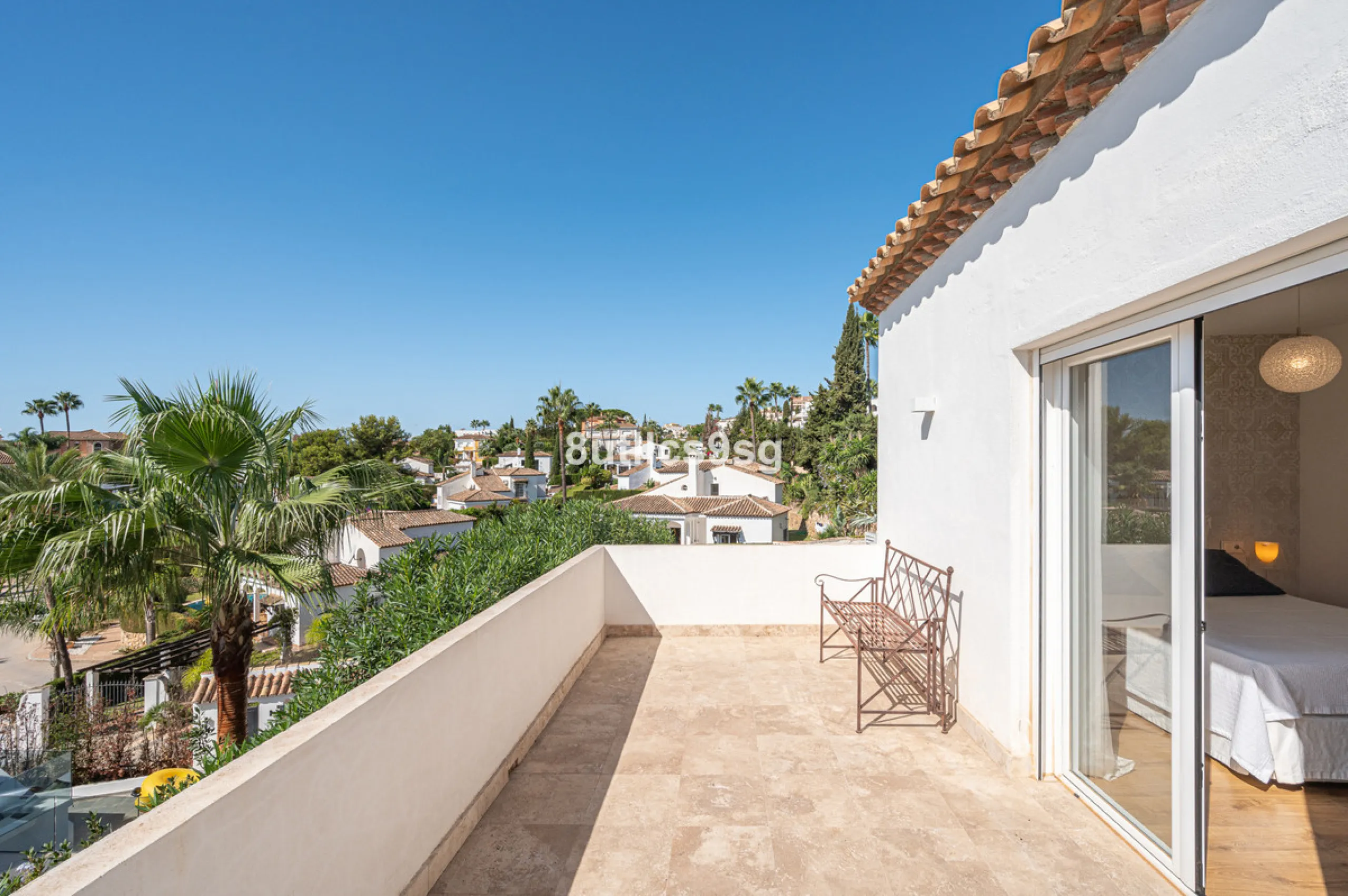 Recently renovated villa, located in a gated and guarded urbanization, in the Las Brisas Golf area, in Nueva Andalucía, Marbella, with a lot of character and personality.