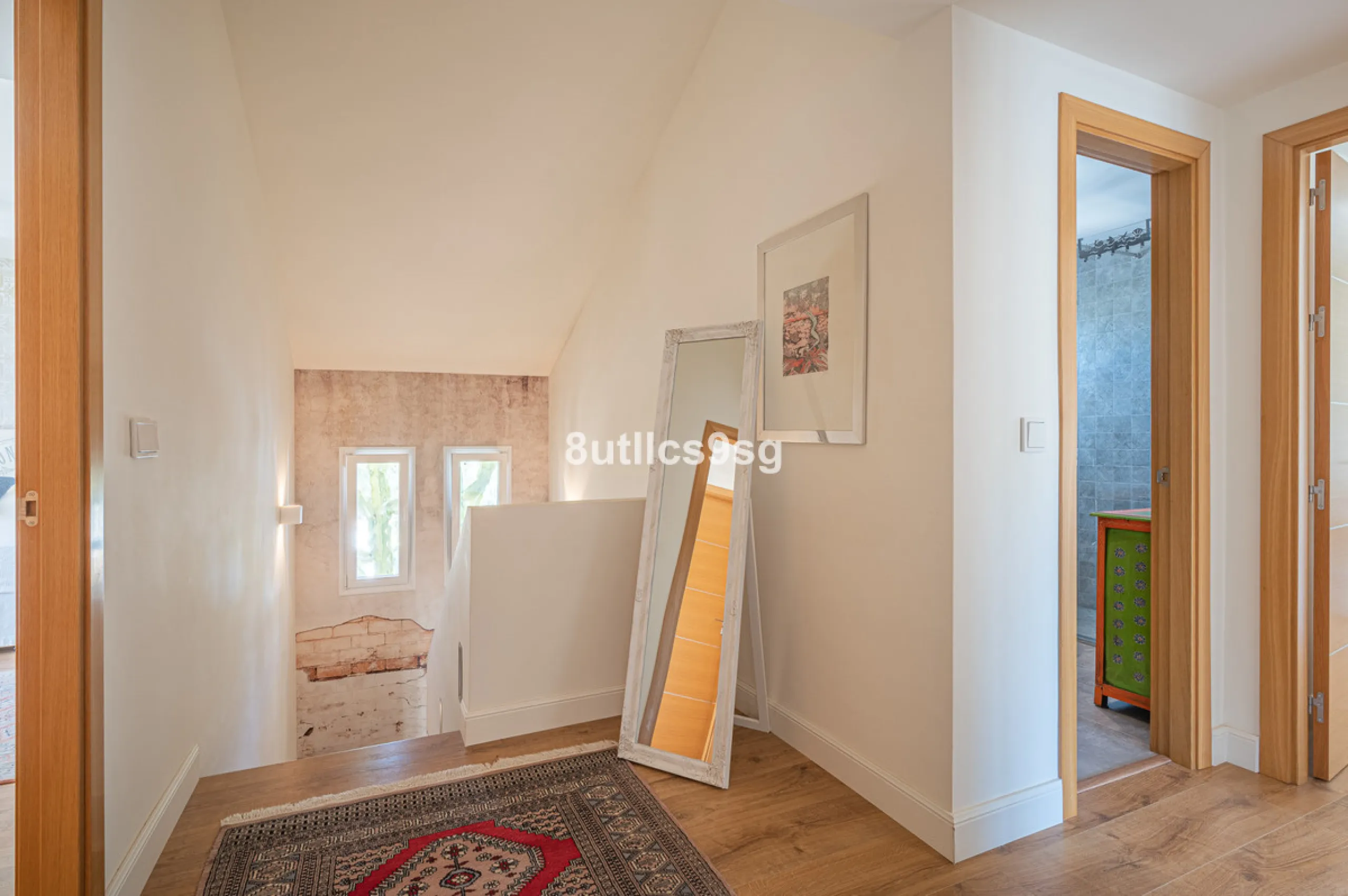 Recently renovated villa, located in a gated and guarded urbanization, in the Las Brisas Golf area, in Nueva Andalucía, Marbella, with a lot of character and personality.