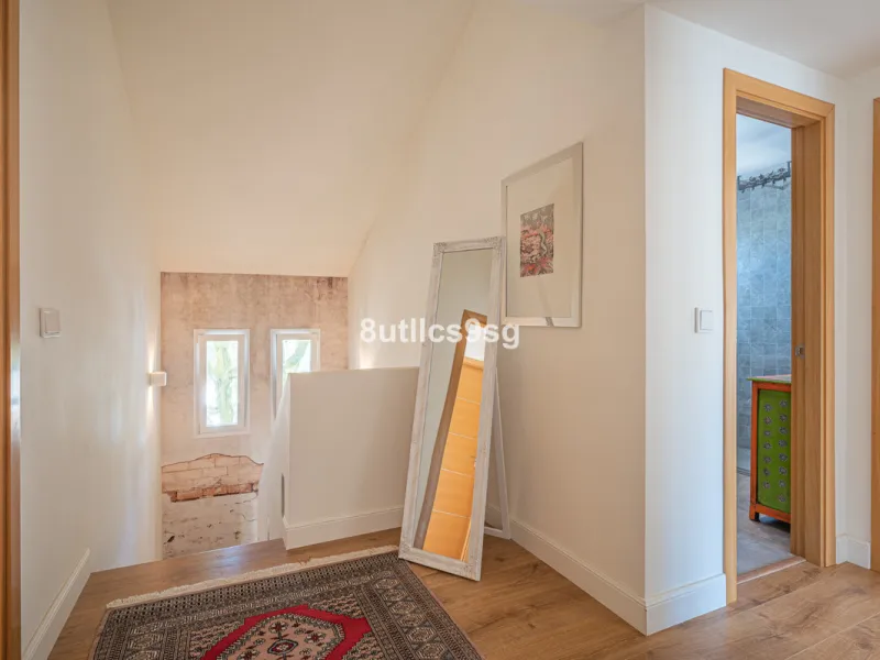Recently renovated villa, located in a gated and guarded urbanization, in the Las Brisas Golf area, in Nueva Andalucía, Marbella, with a lot of character and personality.
