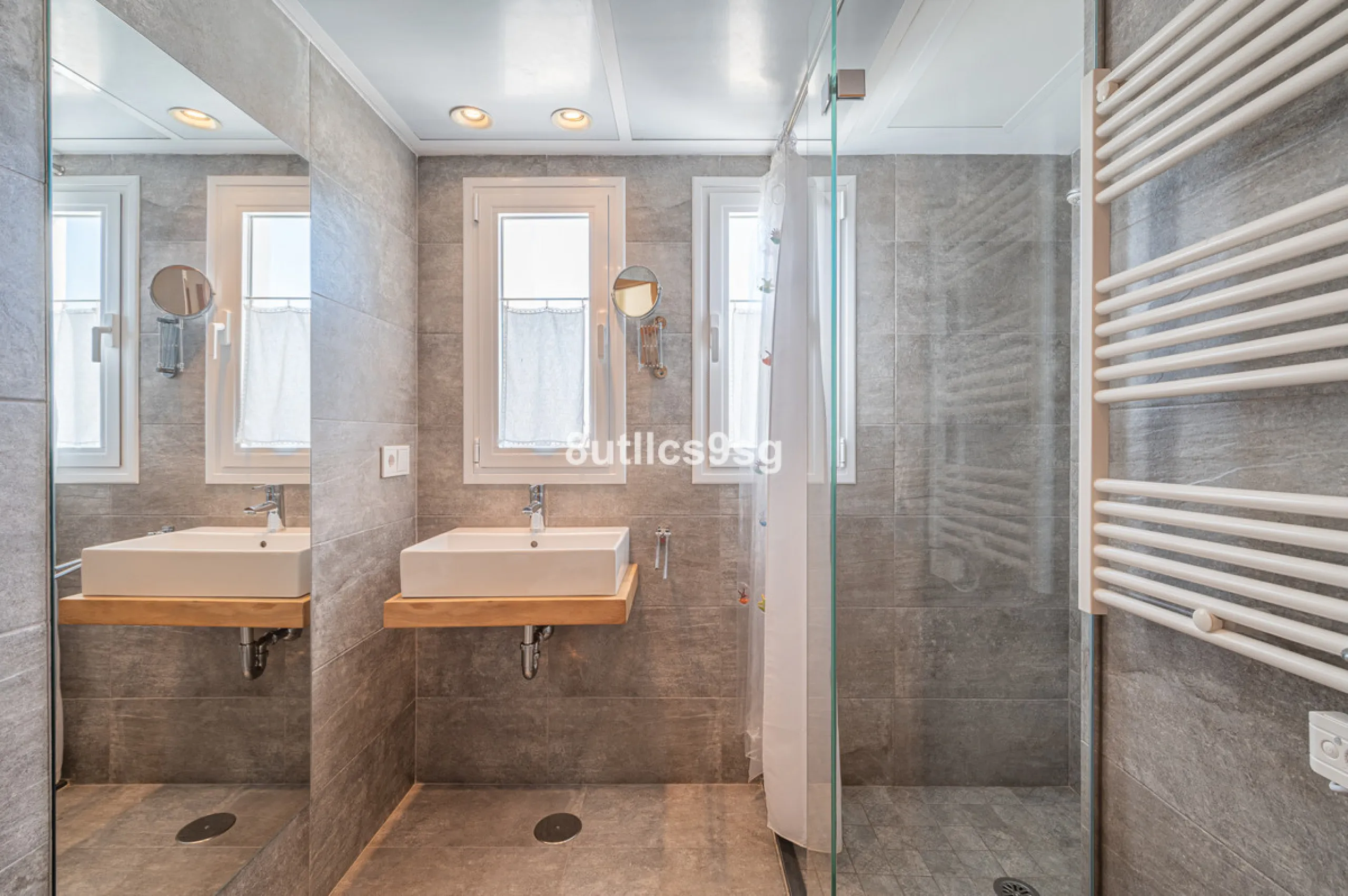 Recently renovated villa, located in a gated and guarded urbanization, in the Las Brisas Golf area, in Nueva Andalucía, Marbella, with a lot of character and personality.