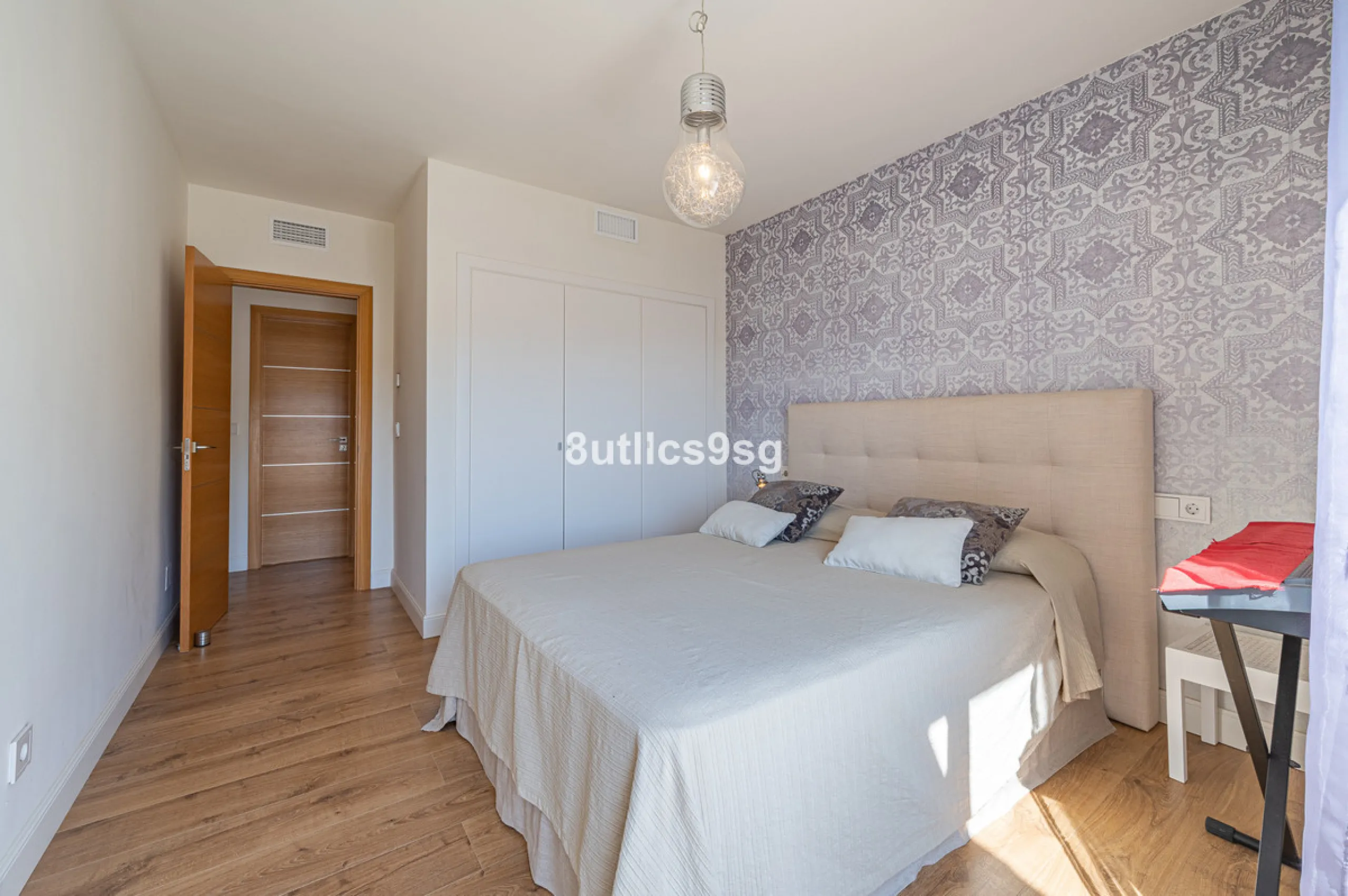 Recently renovated villa, located in a gated and guarded urbanization, in the Las Brisas Golf area, in Nueva Andalucía, Marbella, with a lot of character and personality.