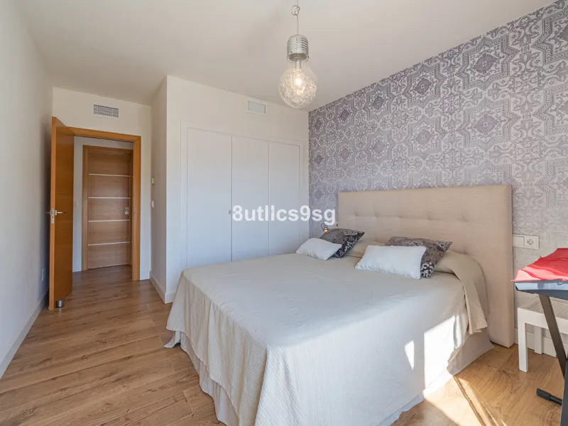 Recently renovated villa, located in a gated and guarded urbanization, in the Las Brisas Golf area, in Nueva Andalucía, Marbella, with a lot of character and personality.