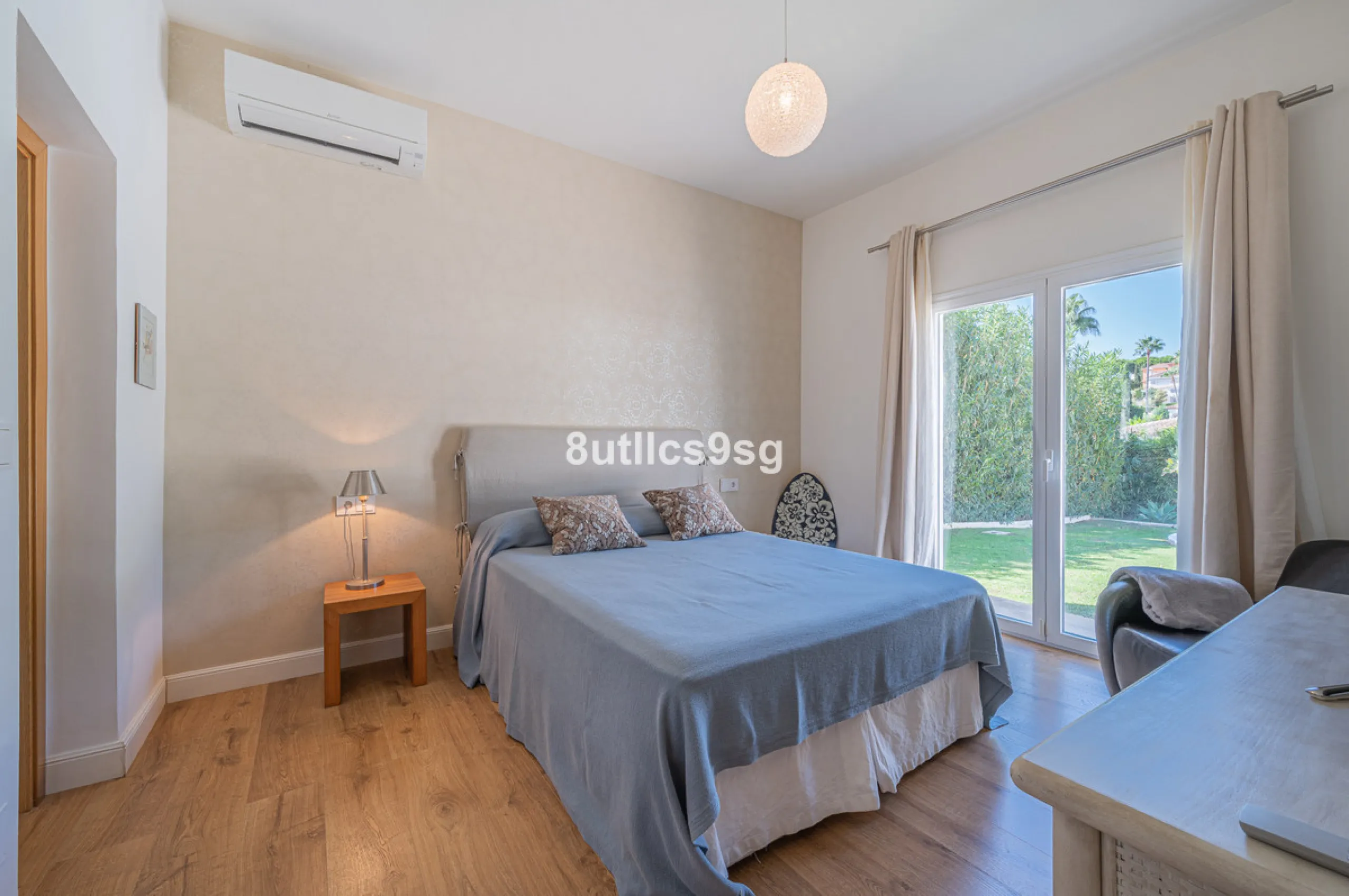 Recently renovated villa, located in a gated and guarded urbanization, in the Las Brisas Golf area, in Nueva Andalucía, Marbella, with a lot of character and personality.