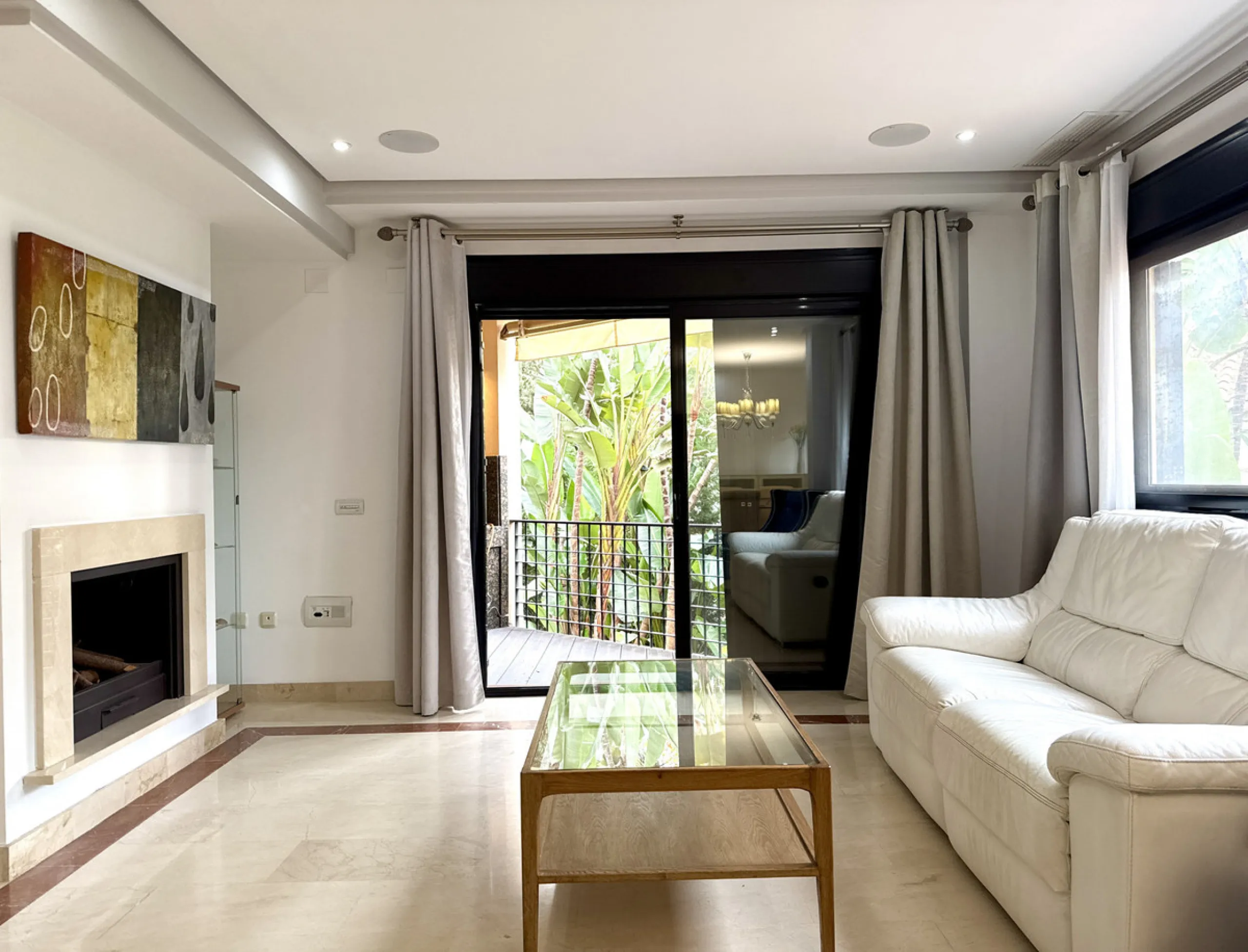 Apartment - Middle Floor Apartment в продаже в Marbella, Málaga. В доме 2 спален и 3 ванных комнат. Площадь дома 138 м². Площадь участка 118 м²