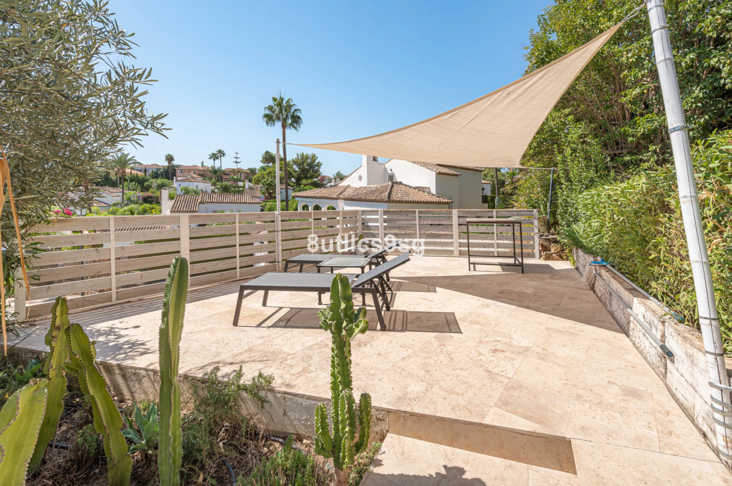 Recently renovated villa, located in a gated and guarded urbanization, in the Las Brisas Golf area, in Nueva Andalucía, Marbella, with a lot of character and personality.