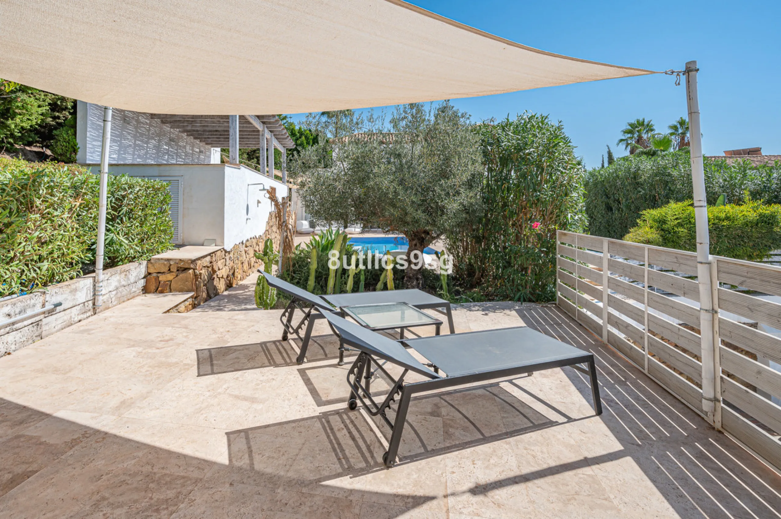 Recently renovated villa, located in a gated and guarded urbanization, in the Las Brisas Golf area, in Nueva Andalucía, Marbella, with a lot of character and personality.