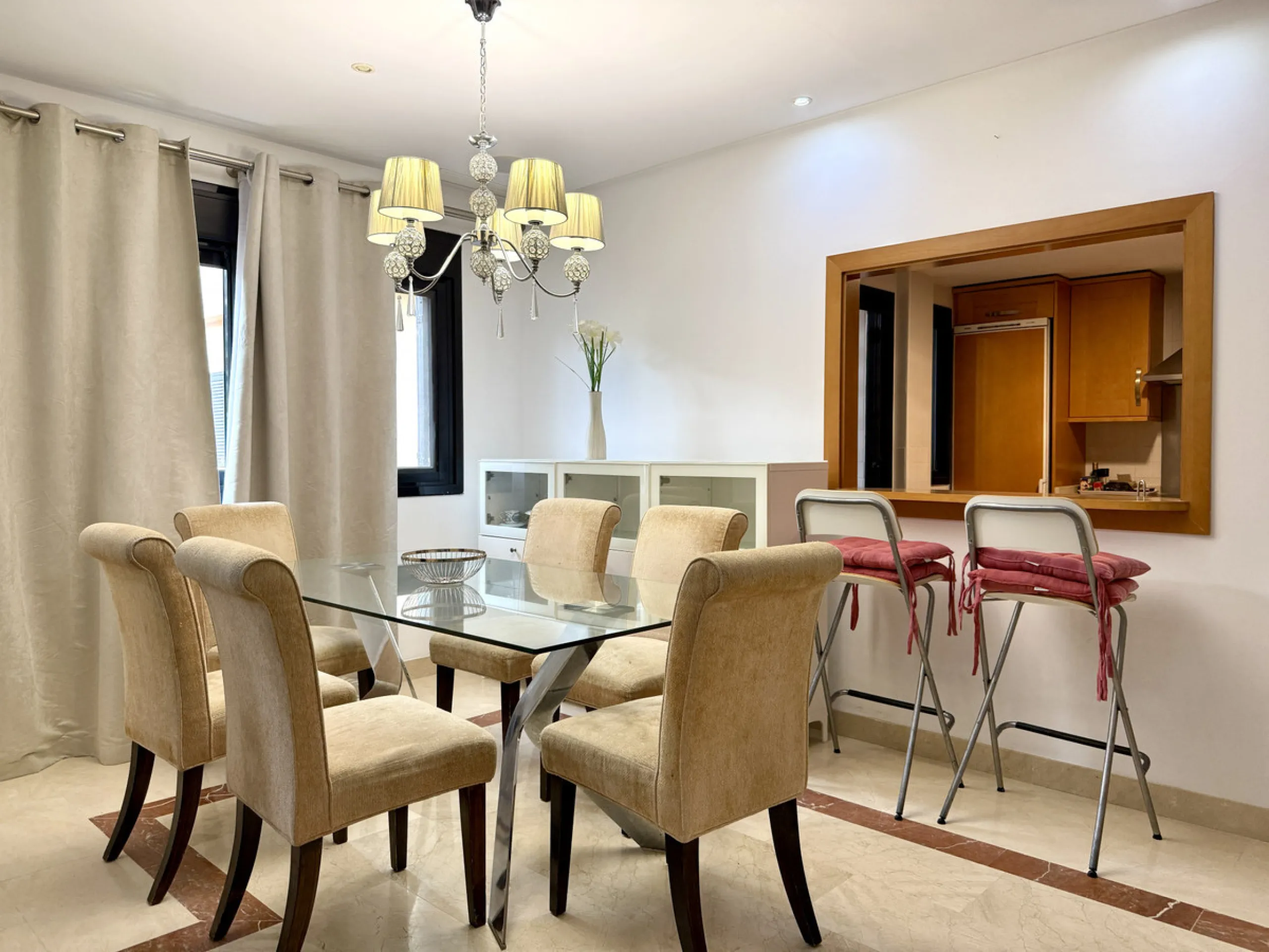 Apartment - Middle Floor Apartment в продаже в Marbella, Málaga. В доме 2 спален и 3 ванных комнат. Площадь дома 138 м². Площадь участка 118 м²