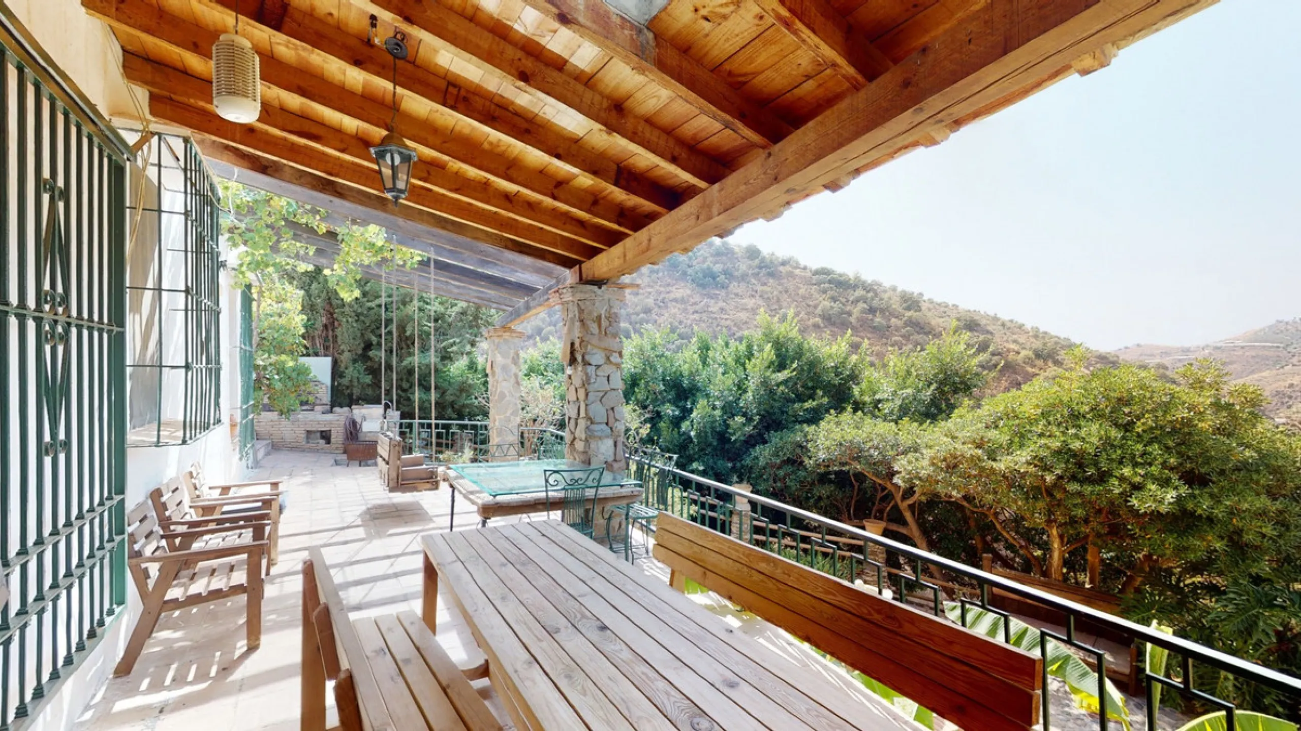 A property with charm, soul and tradition, surrounded by nature on all four sides and with panoramic views to the southwest, the valley and the surrounding mountains. It consists of two floors. The current owner built it to his liking in 1996, with top qu