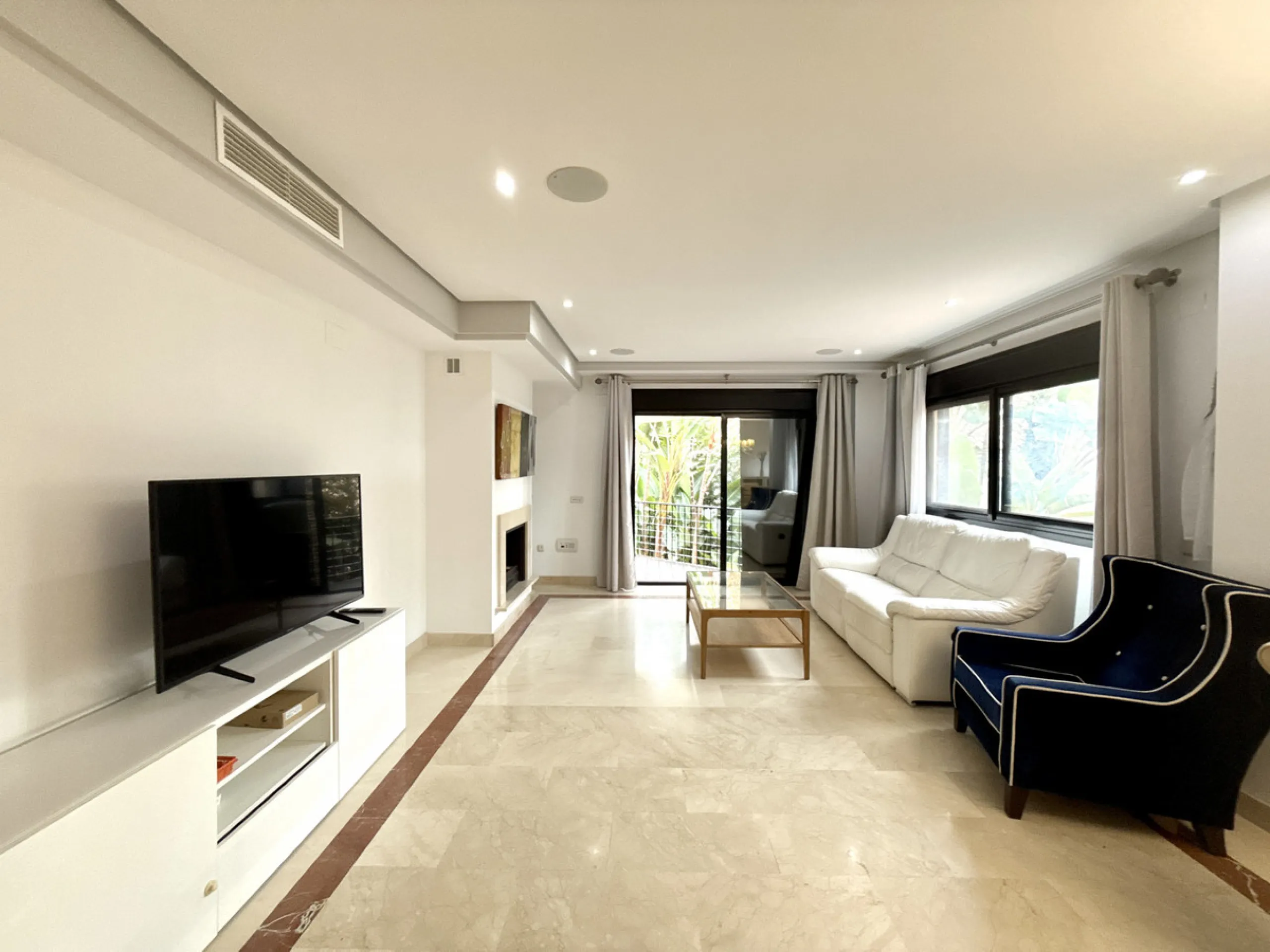 Apartment - Middle Floor Apartment в продаже в Marbella, Málaga. В доме 2 спален и 3 ванных комнат. Площадь дома 138 м². Площадь участка 118 м²
