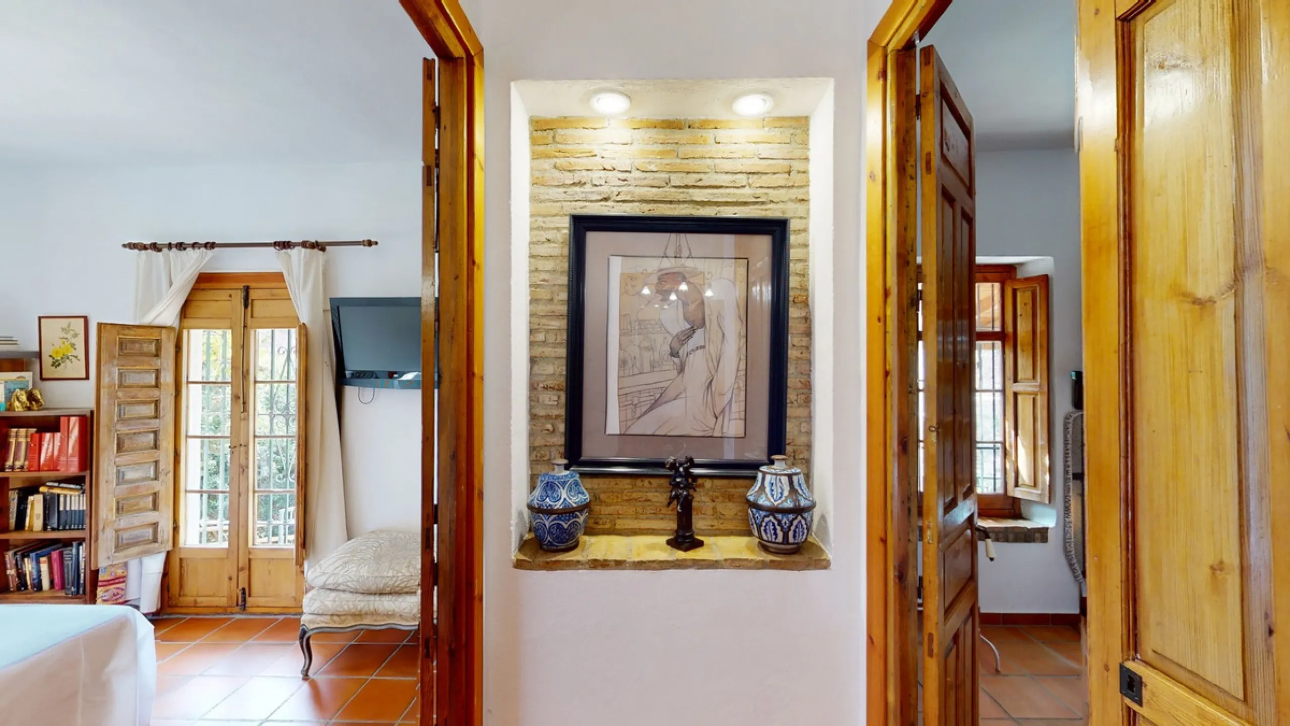 A property with charm, soul and tradition, surrounded by nature on all four sides and with panoramic views to the southwest, the valley and the surrounding mountains. It consists of two floors. The current owner built it to his liking in 1996, with top qu