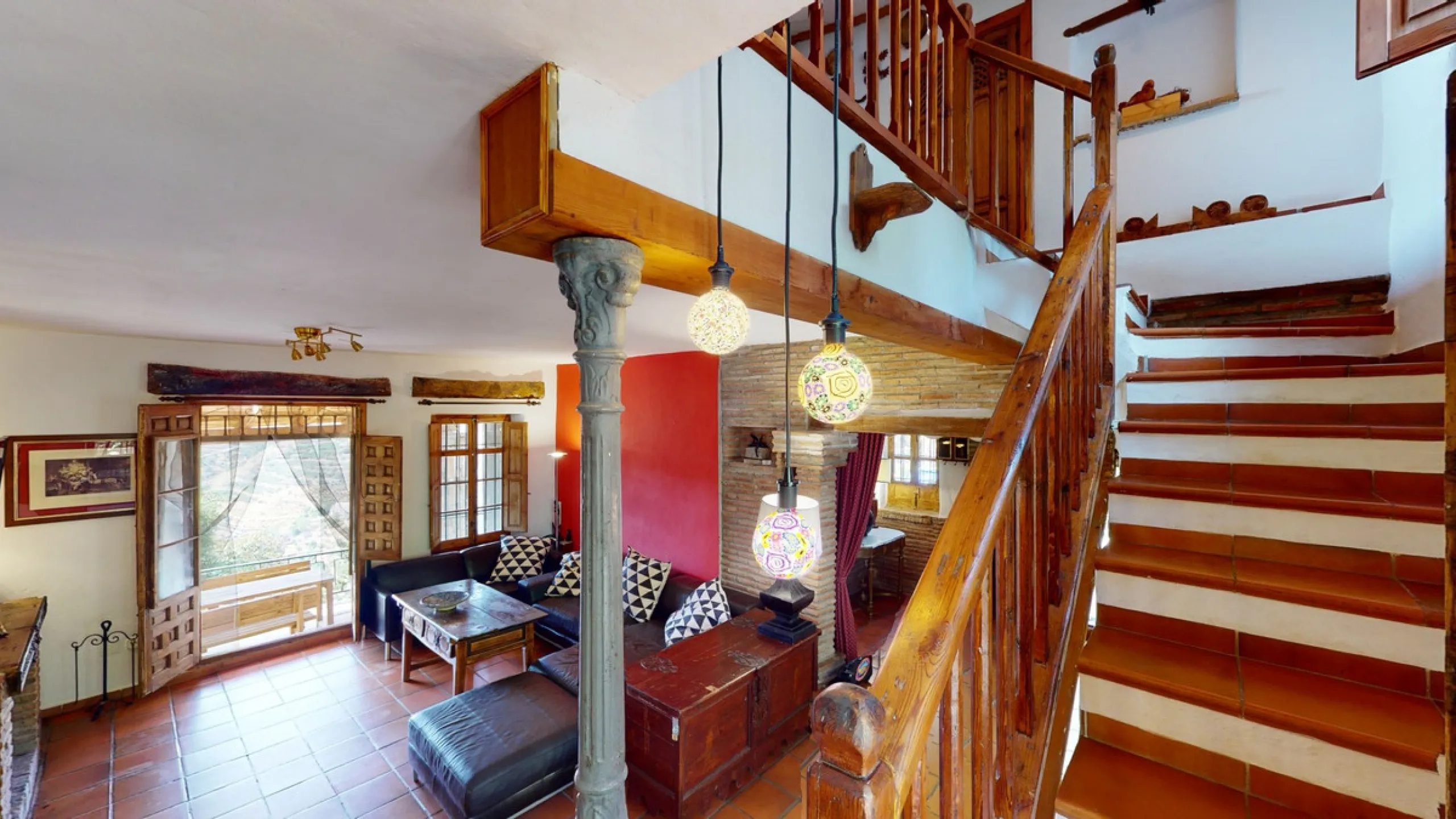 A property with charm, soul and tradition, surrounded by nature on all four sides and with panoramic views to the southwest, the valley and the surrounding mountains. It consists of two floors. The current owner built it to his liking in 1996, with top qu