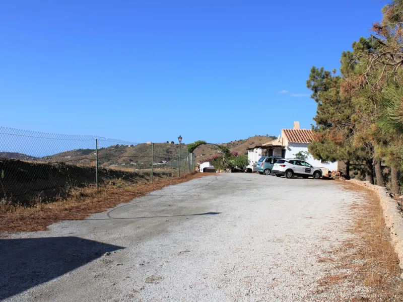 House - Detached Villa в продаже в Frigiliana, Málaga. В доме 3 спален и 3 ванных комнат. Площадь дома 423 м². Площадь участка 12109 м²